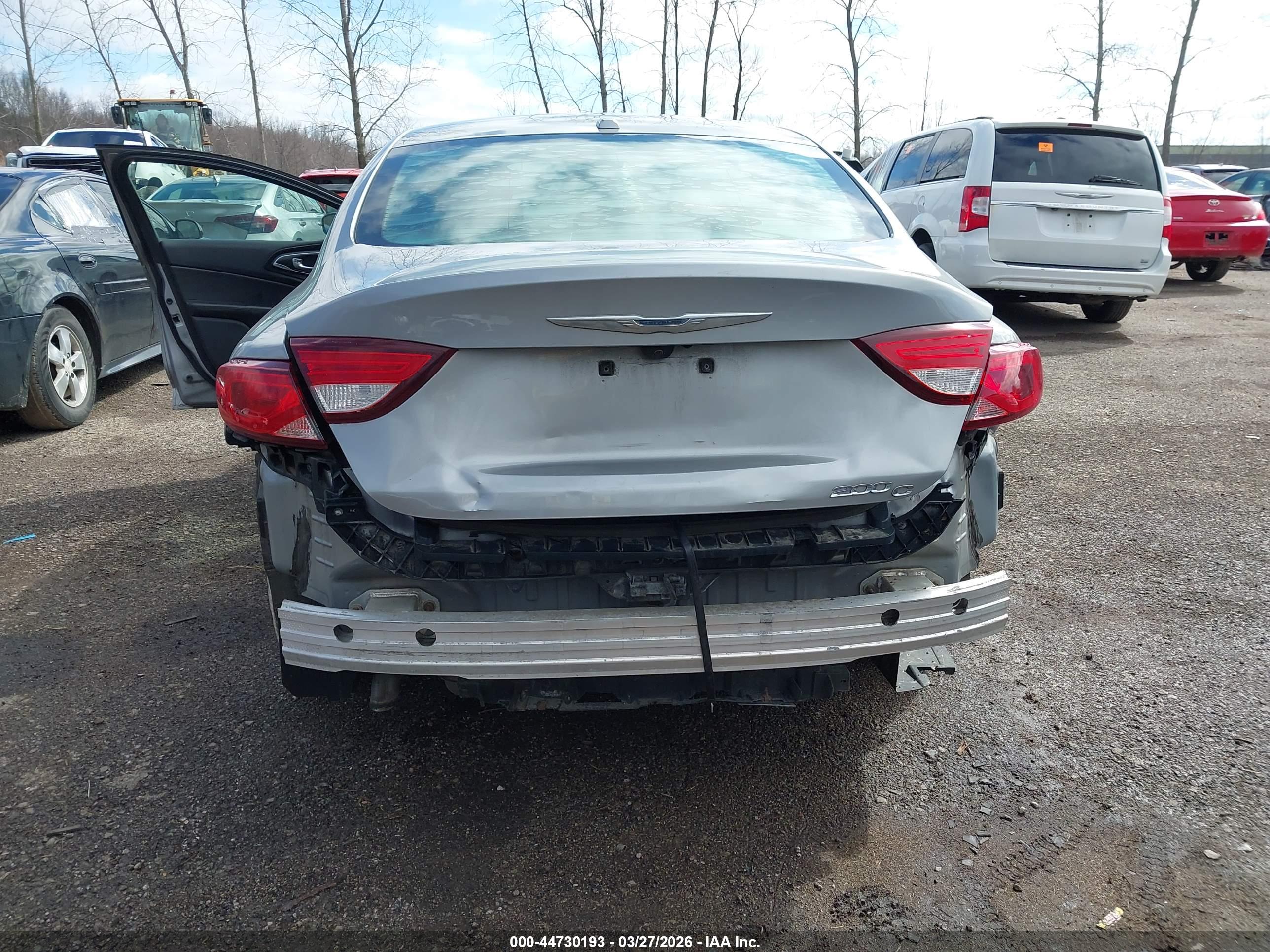 CHRYSLER 200 image 6