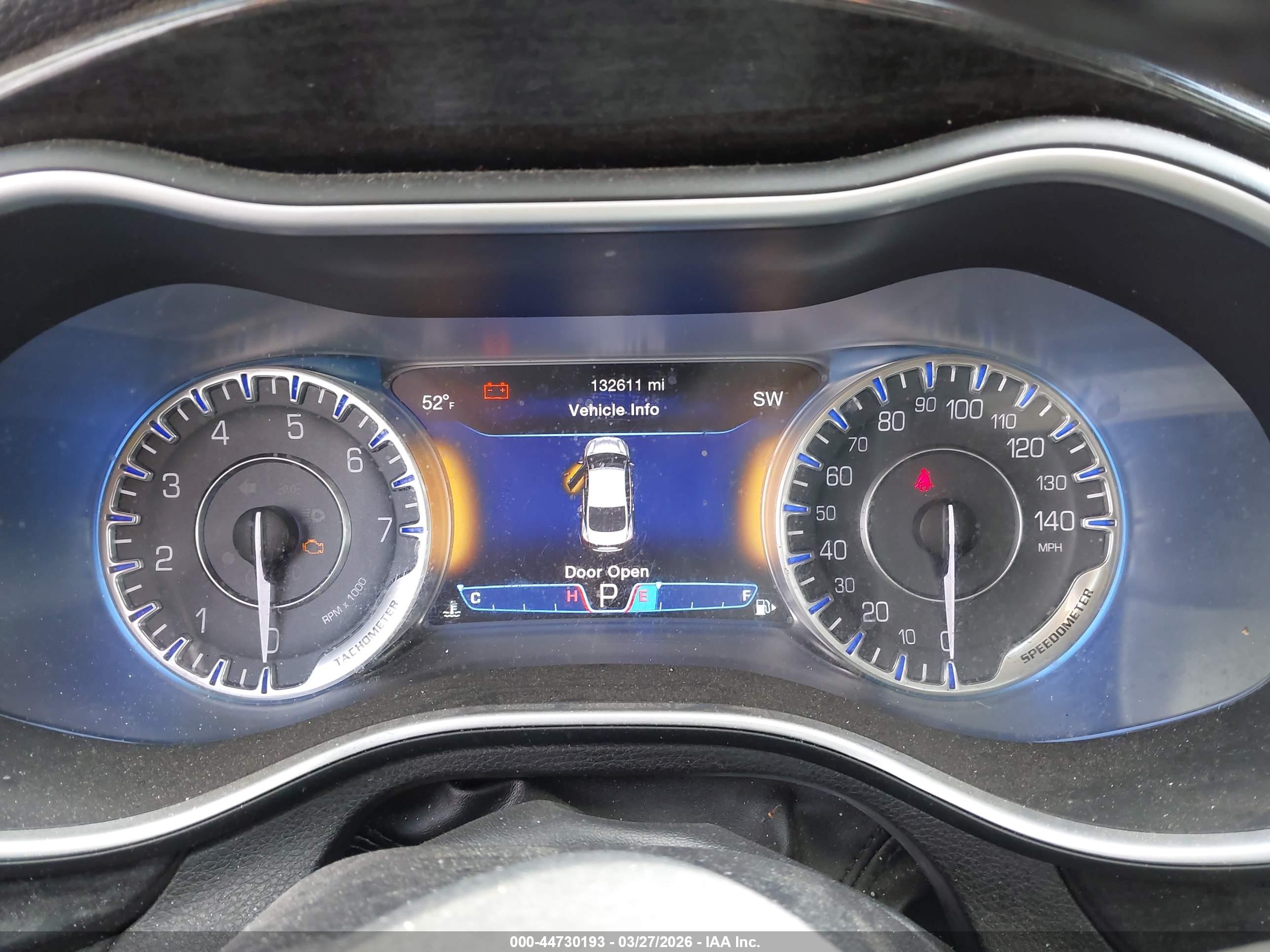 CHRYSLER 200 image 7