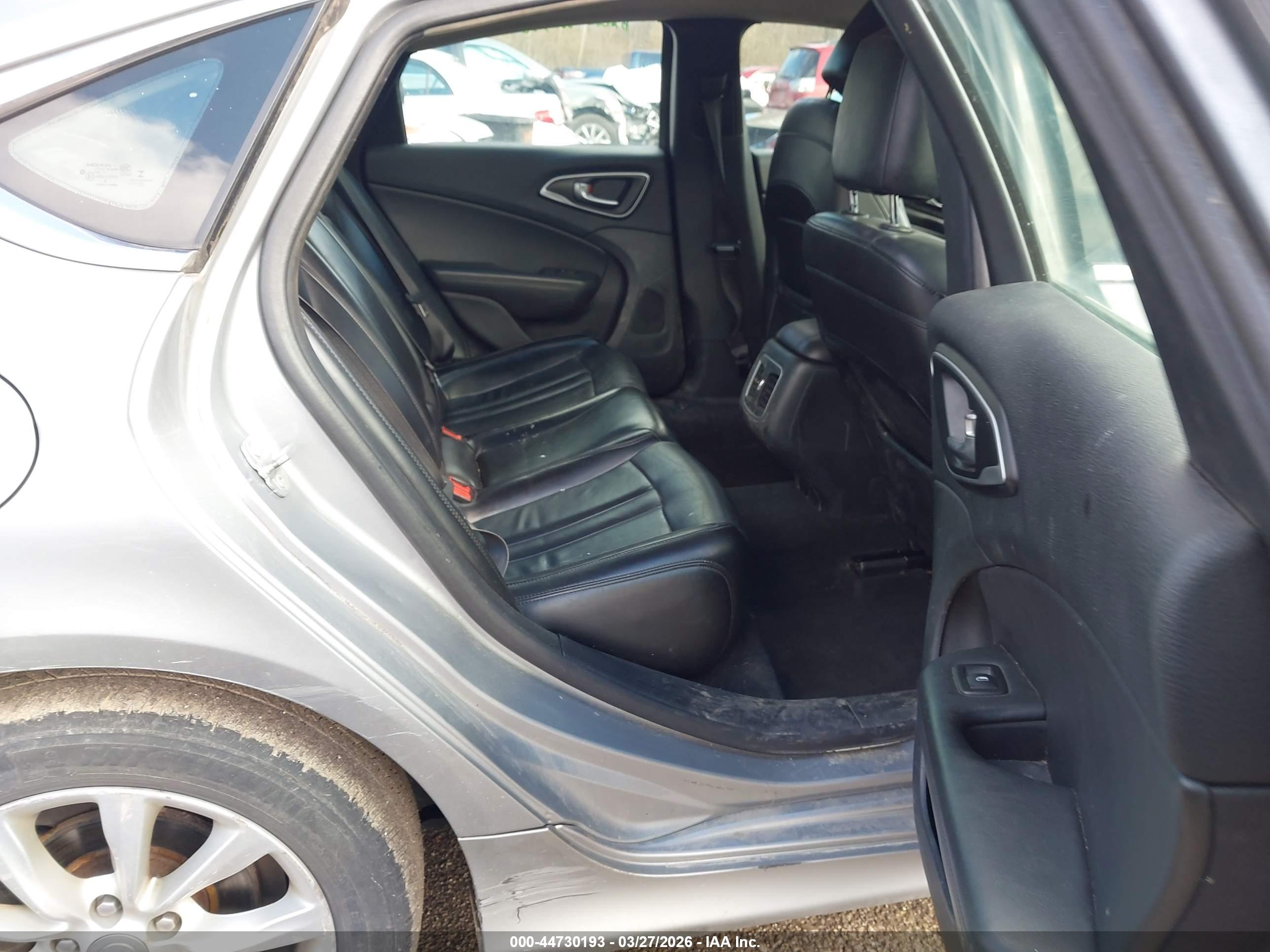 CHRYSLER 200 image 8