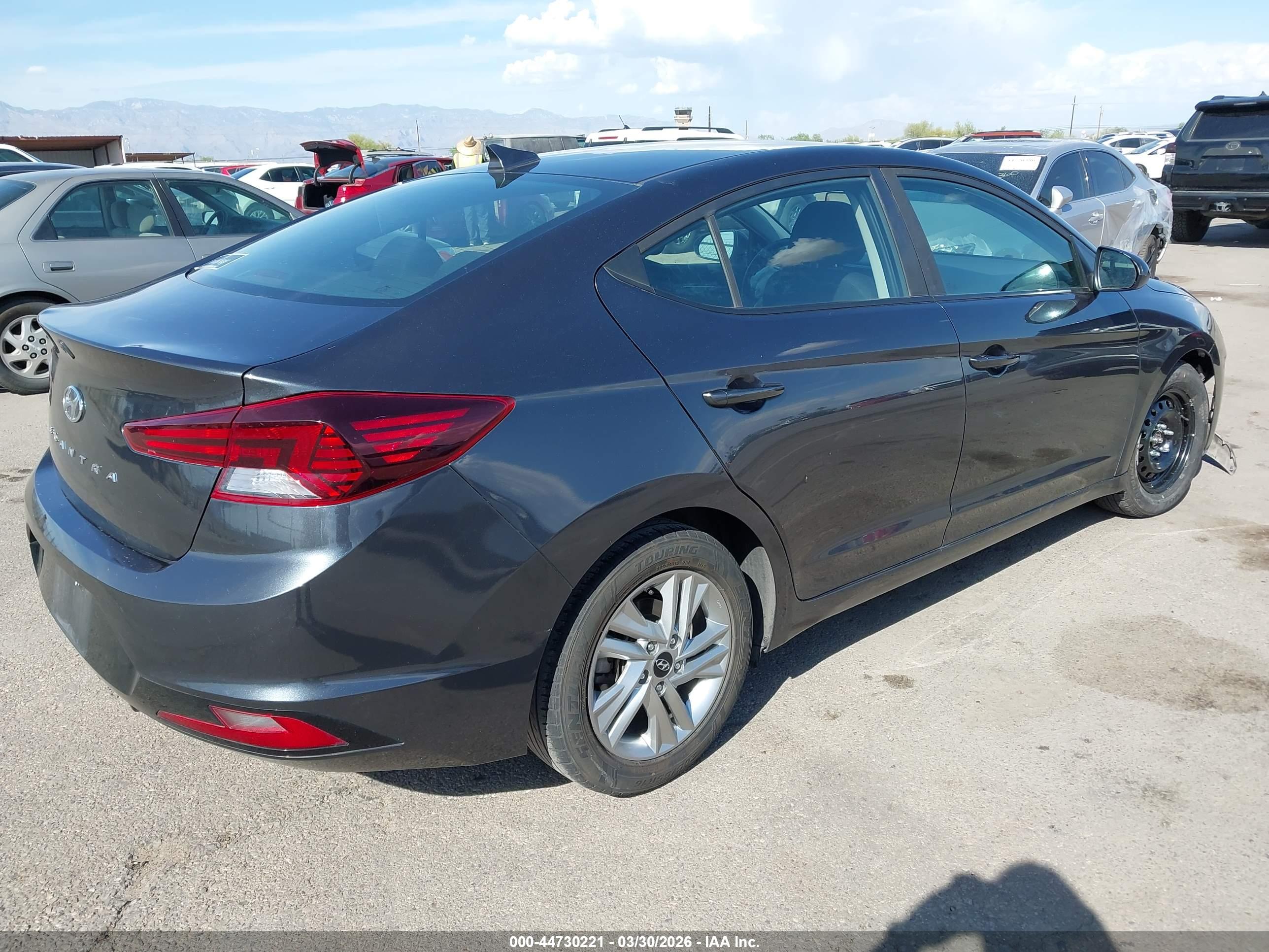 HYUNDAI ELANTRA image 4