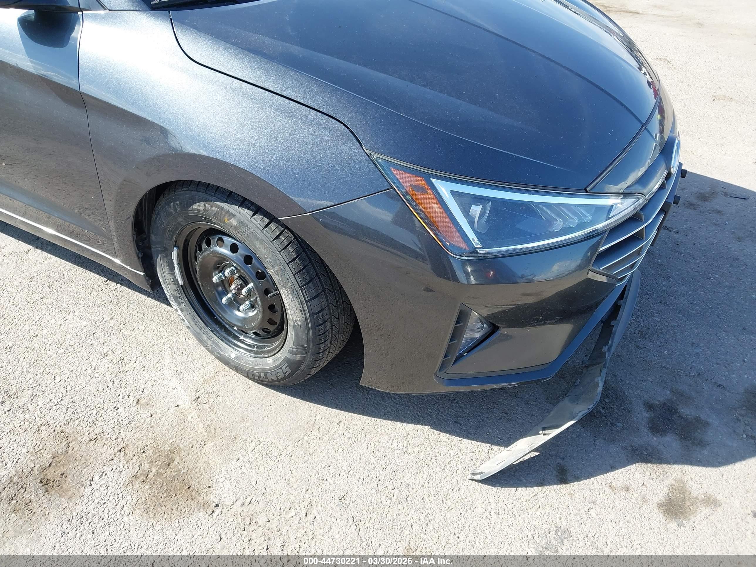 HYUNDAI ELANTRA image 6