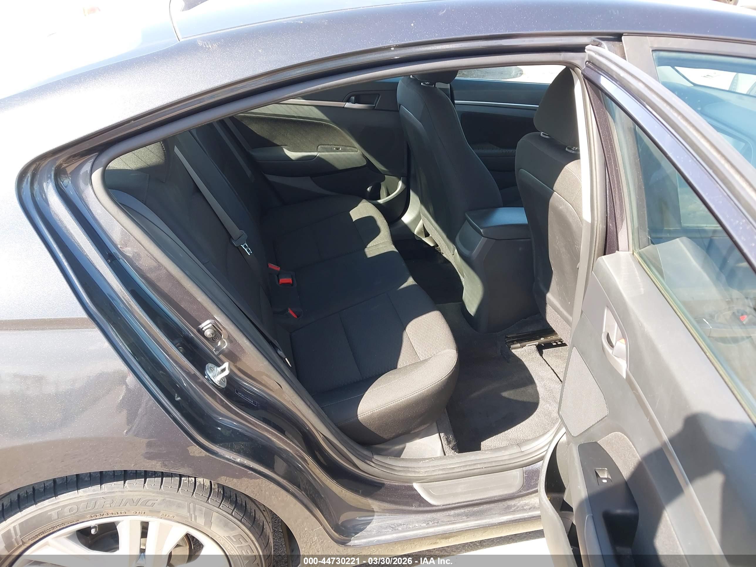 HYUNDAI ELANTRA image 8