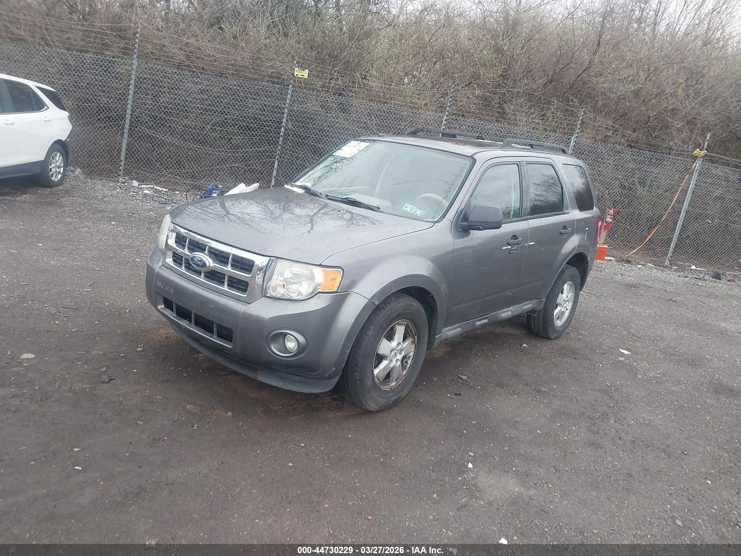FORD ESCAPE image 2