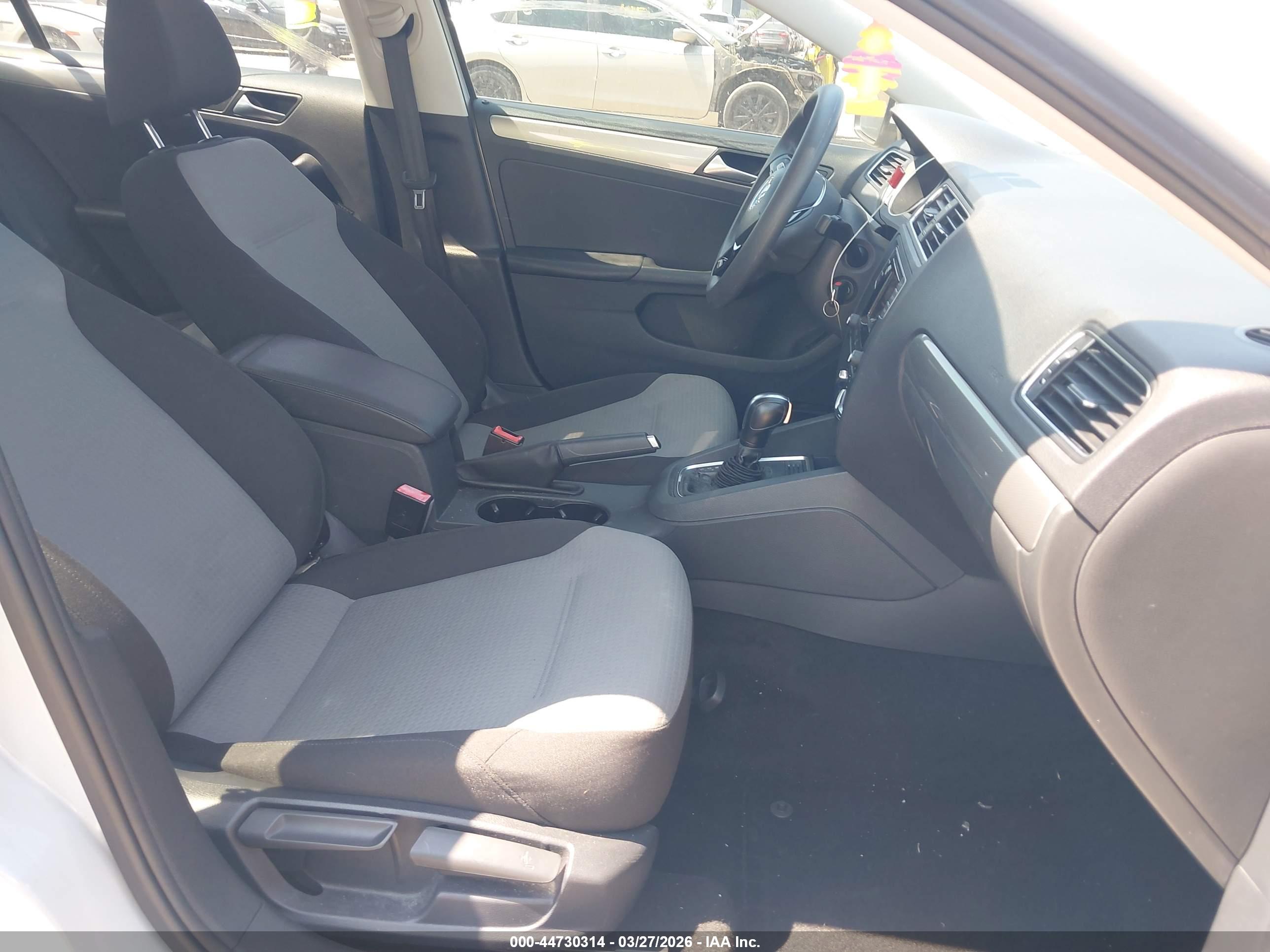 VOLKSWAGEN JETTA image 5