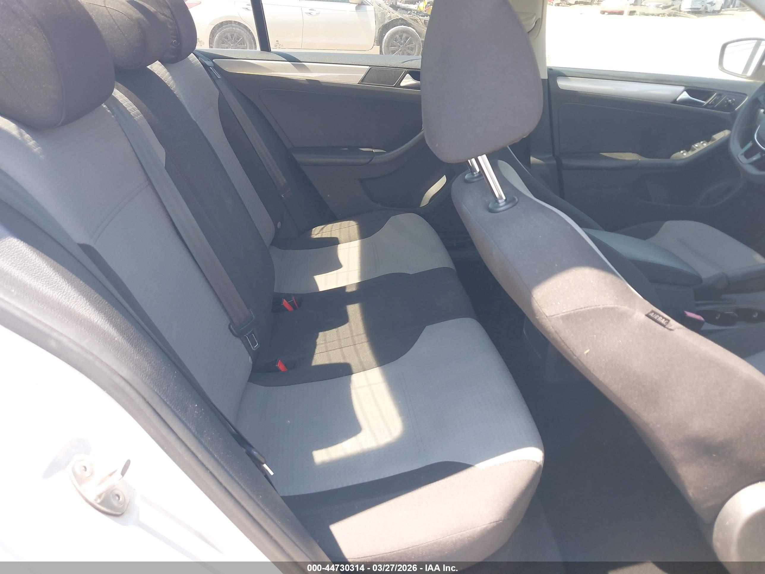 VOLKSWAGEN JETTA image 8