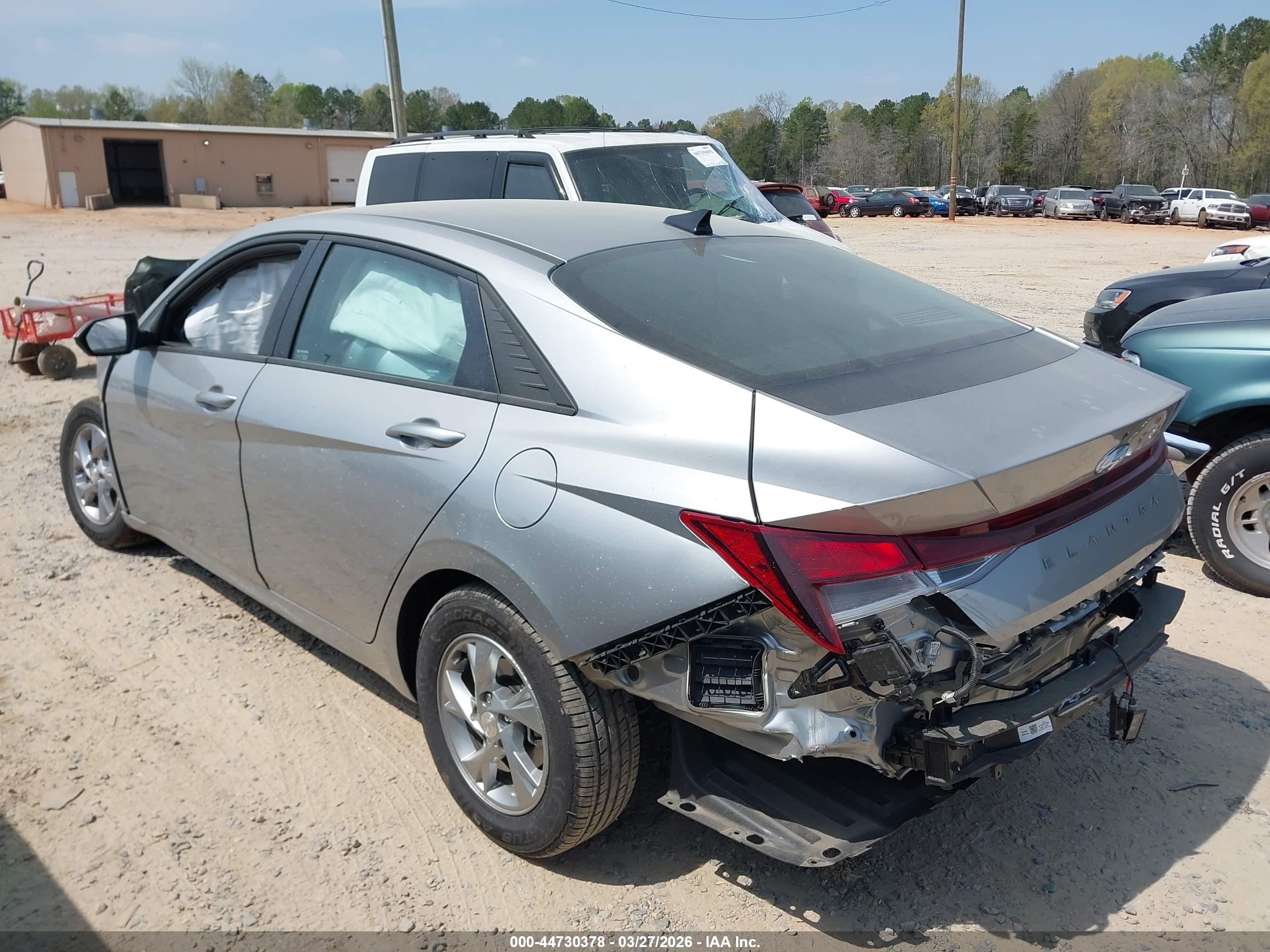 HYUNDAI ELANTRA image 3