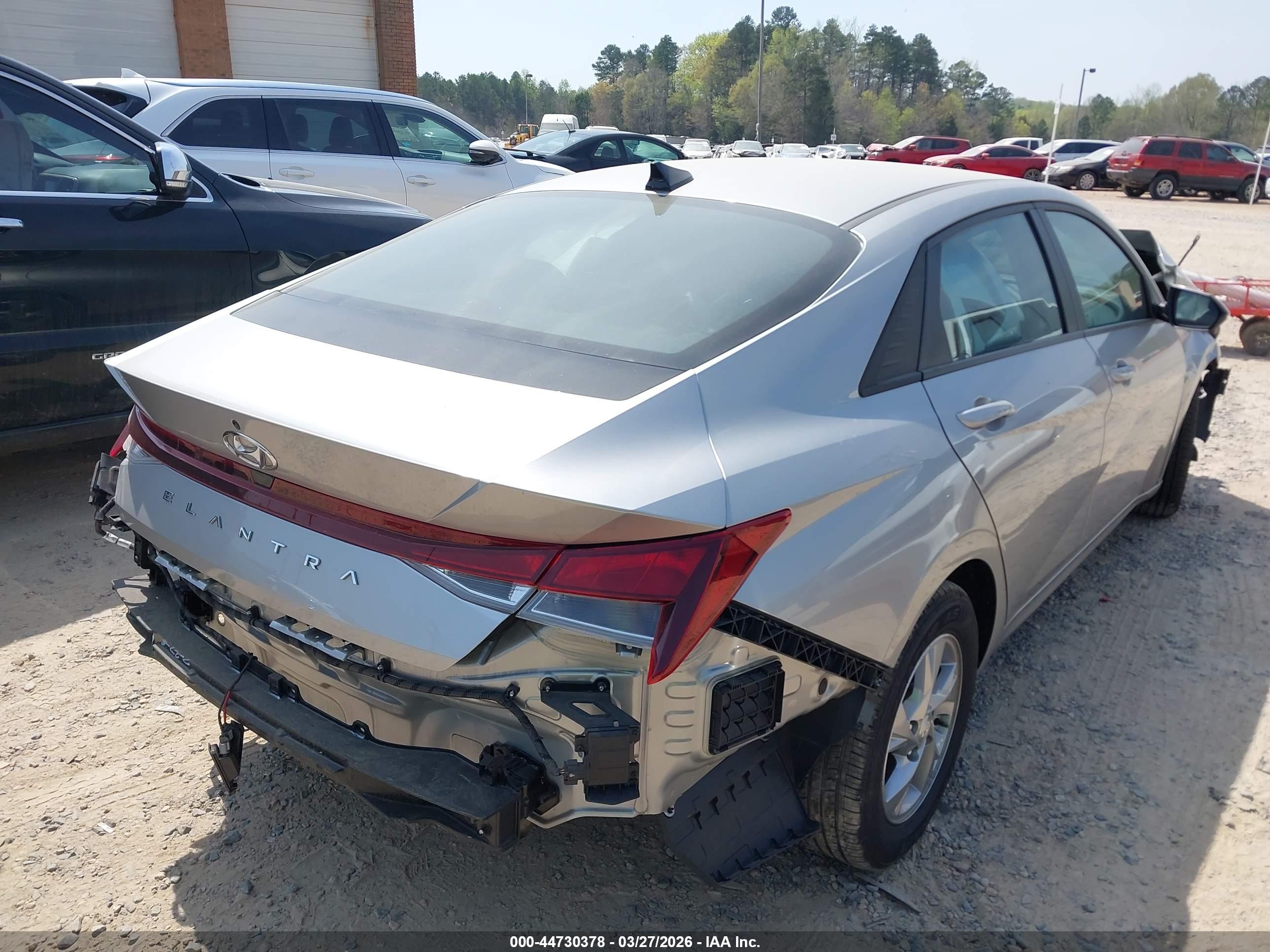 HYUNDAI ELANTRA image 4