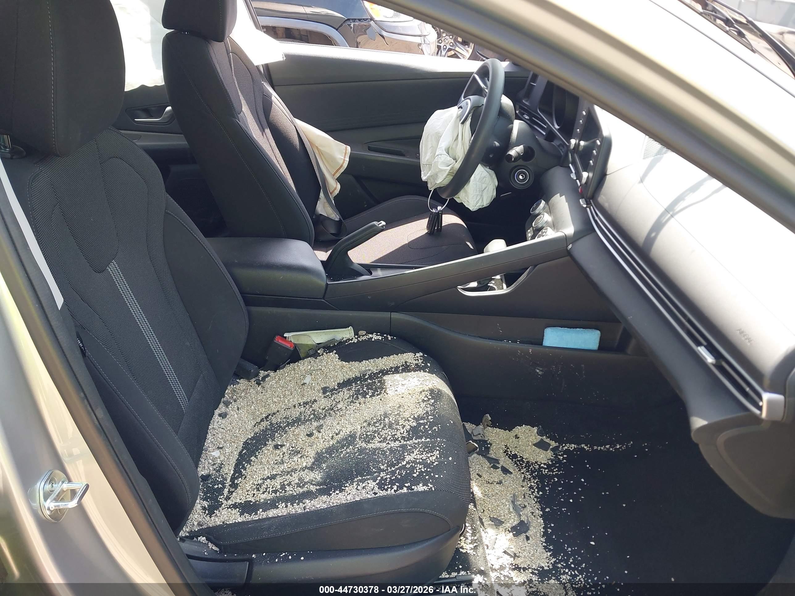 HYUNDAI ELANTRA image 5