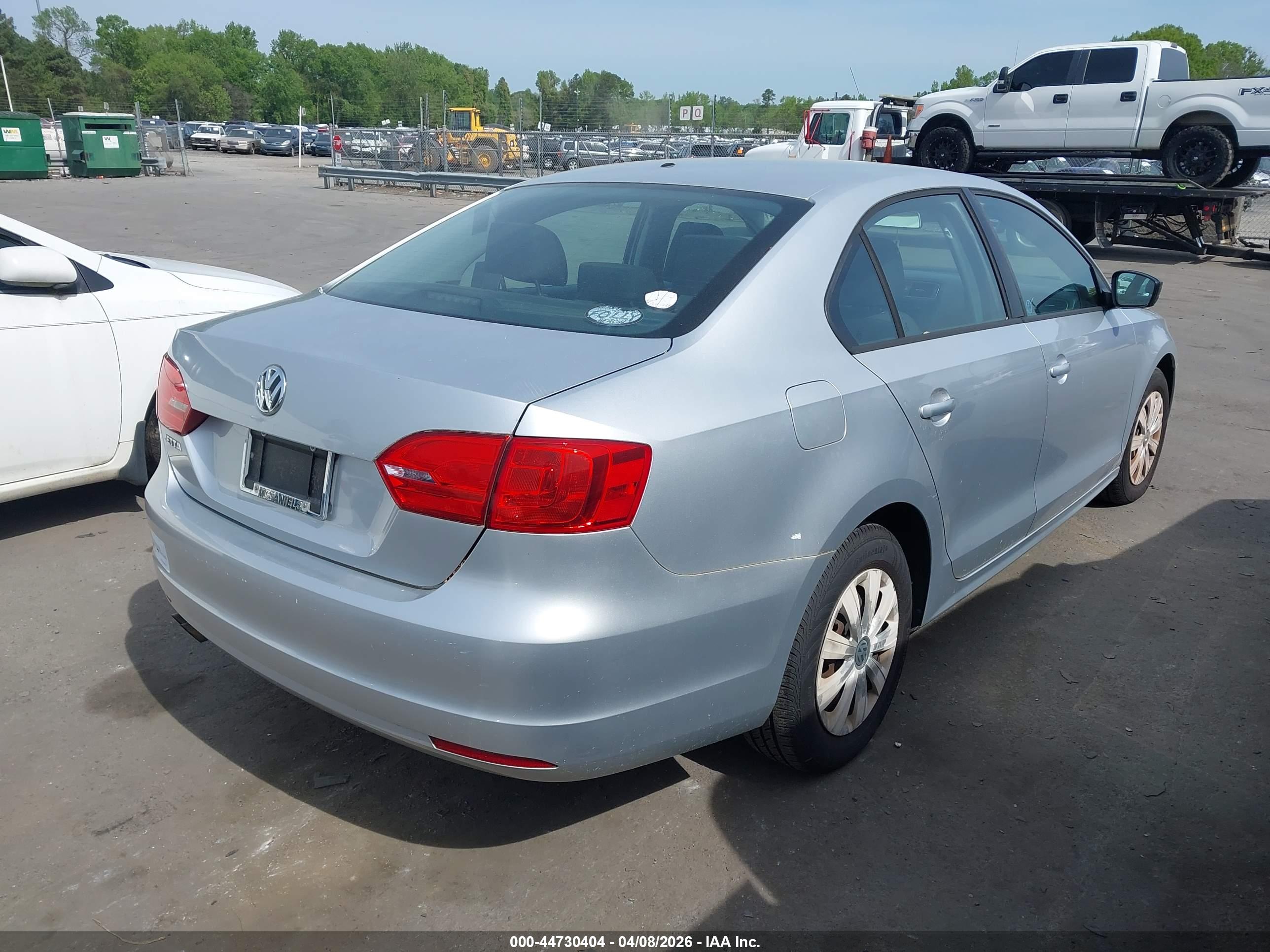 VOLKSWAGEN JETTA image 4