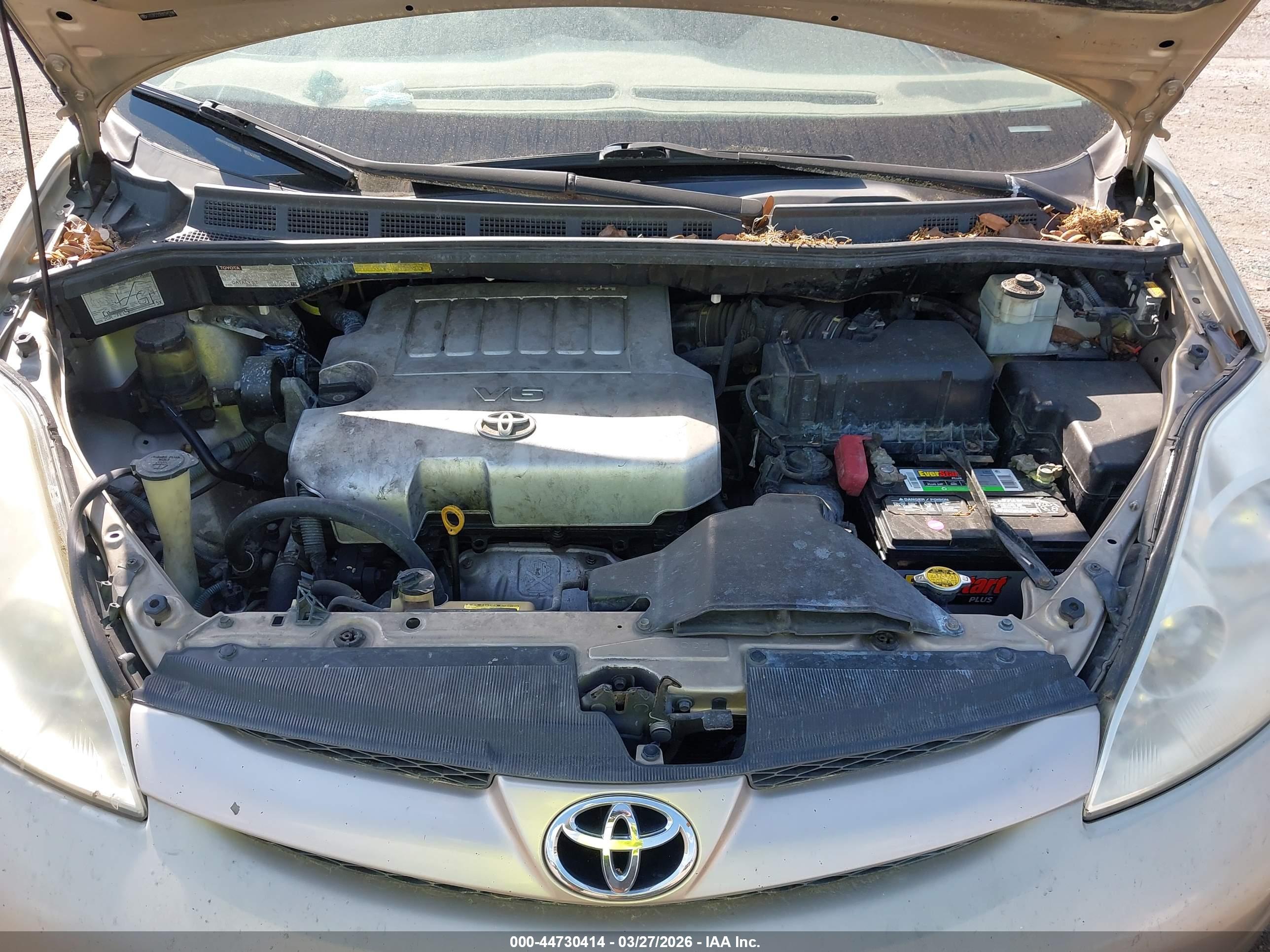 TOYOTA SIENNA image 10