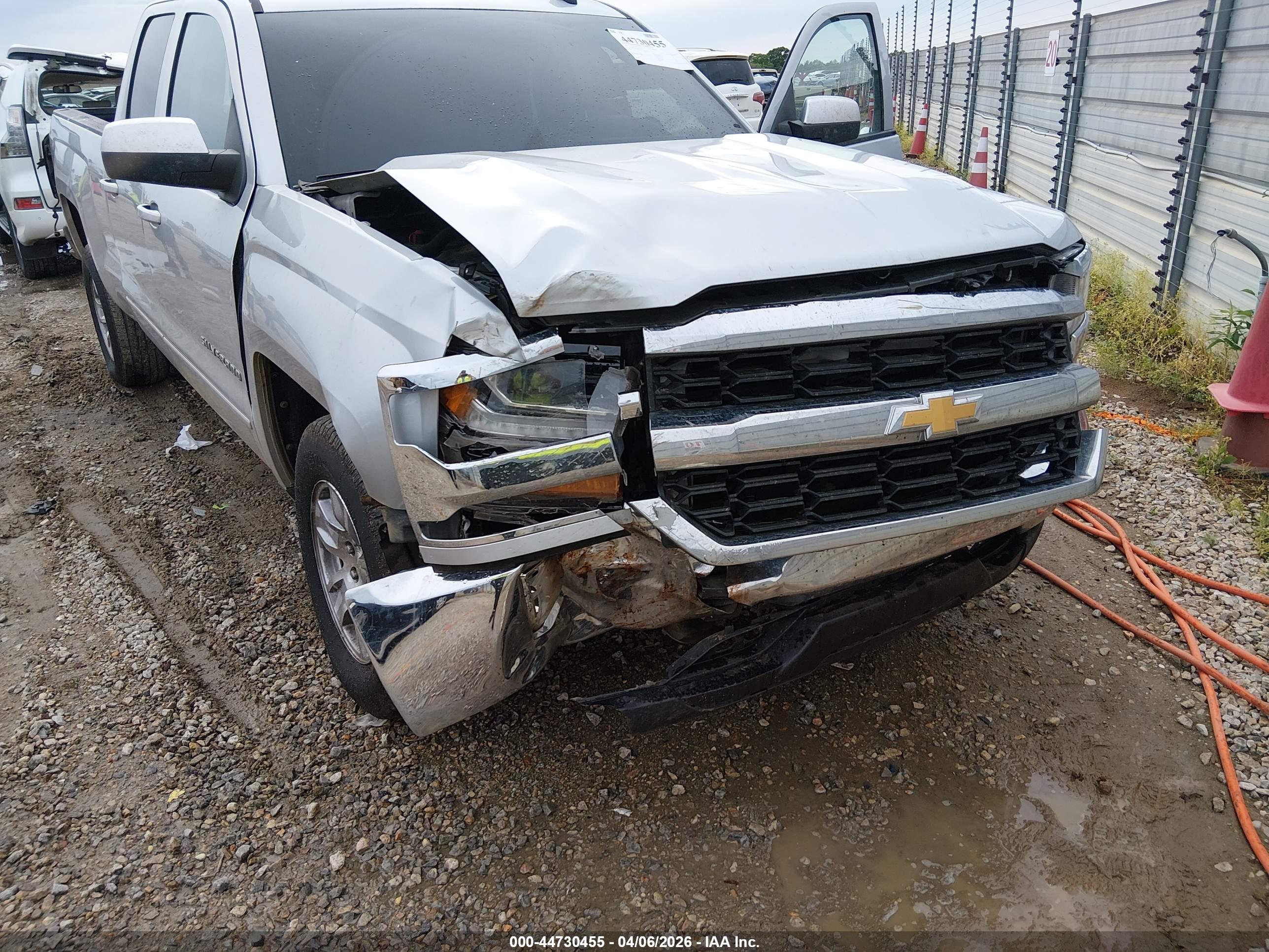 CHEVROLET SILVERADO image 6