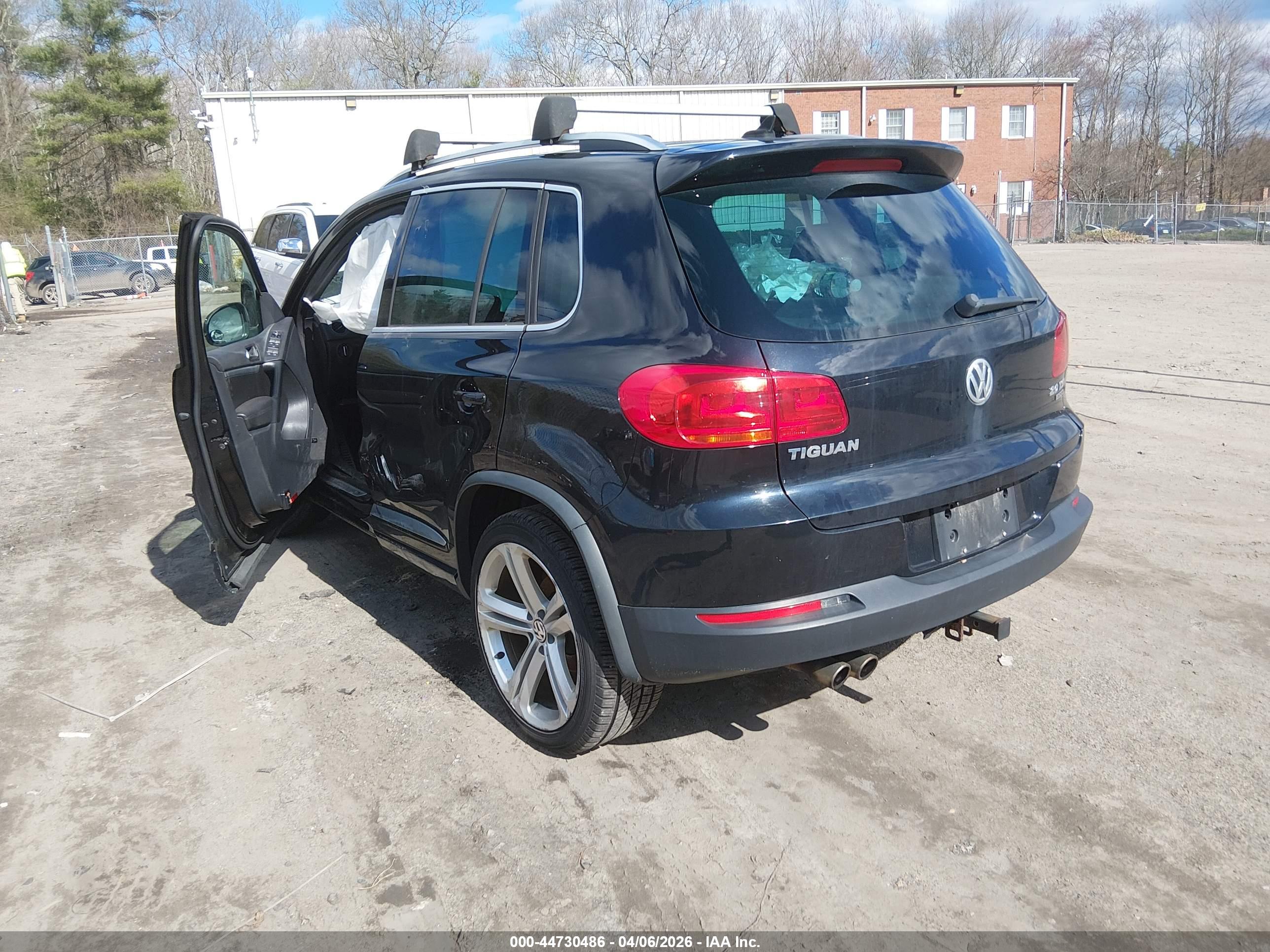 VOLKSWAGEN TIGUAN image 3