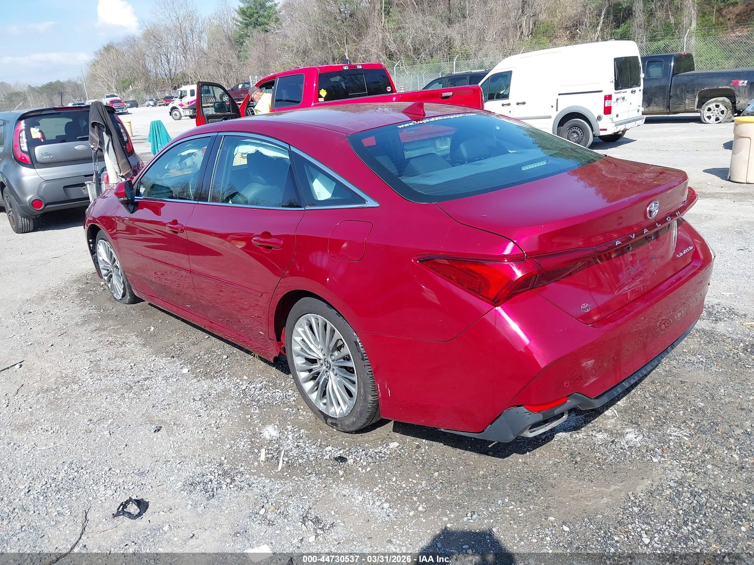 TOYOTA AVALON image 3