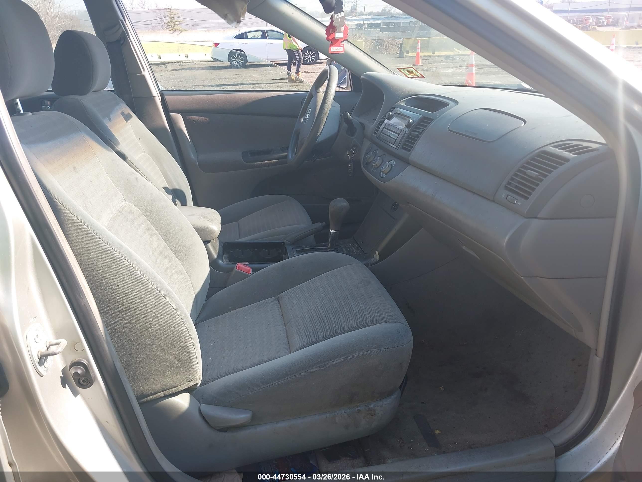 TOYOTA CAMRY image 5