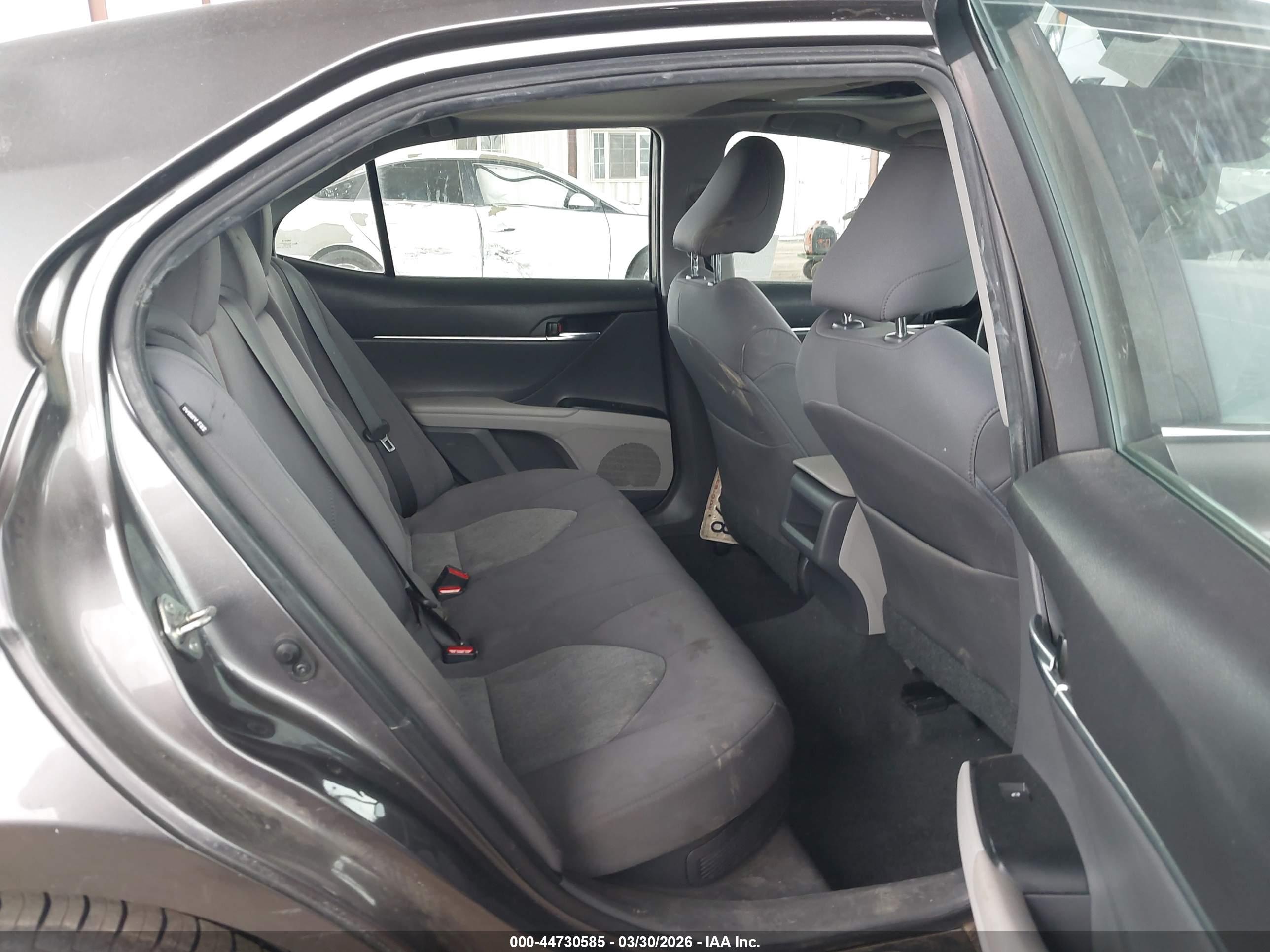 TOYOTA CAMRY image 8