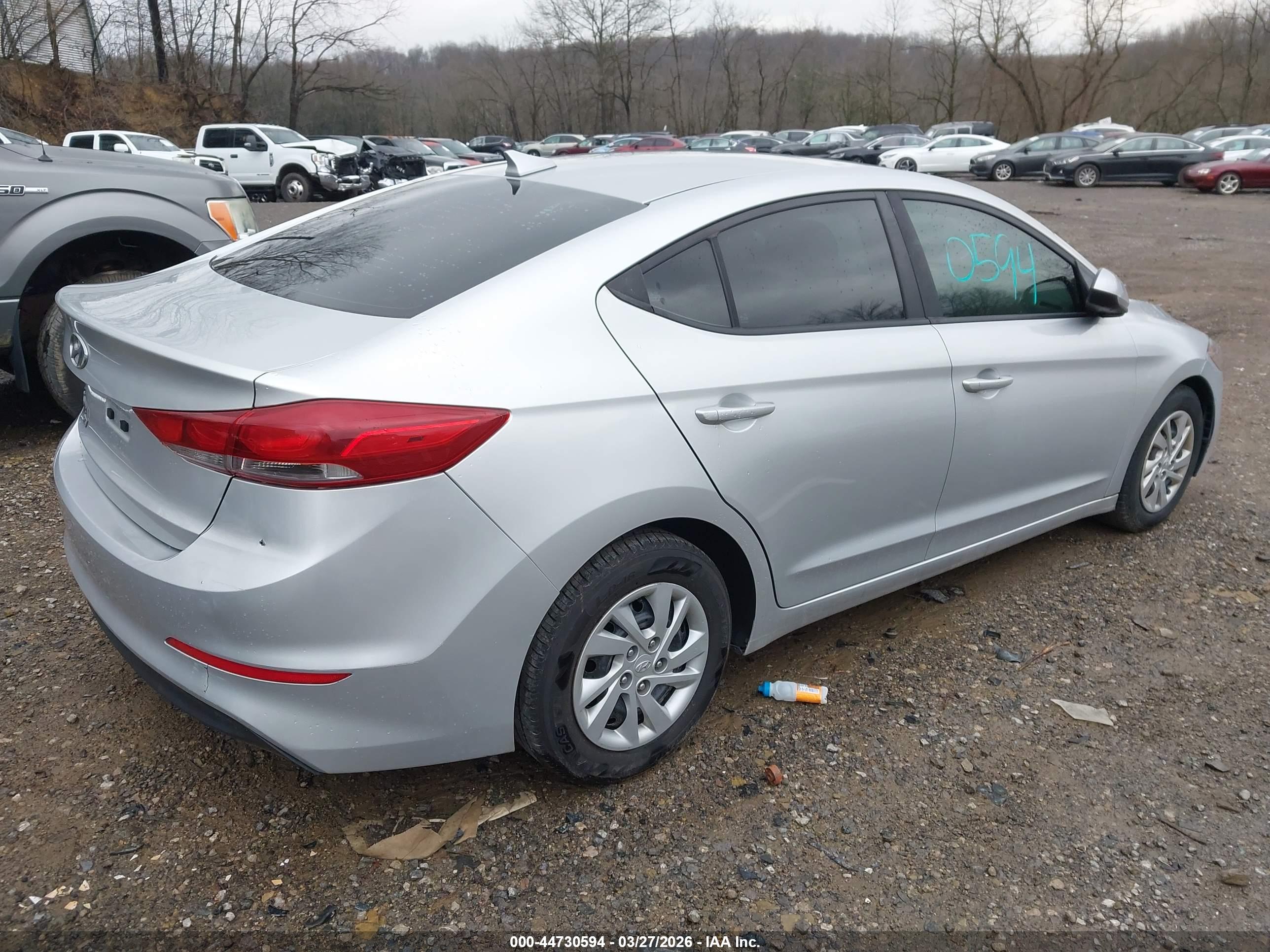 HYUNDAI ELANTRA image 4