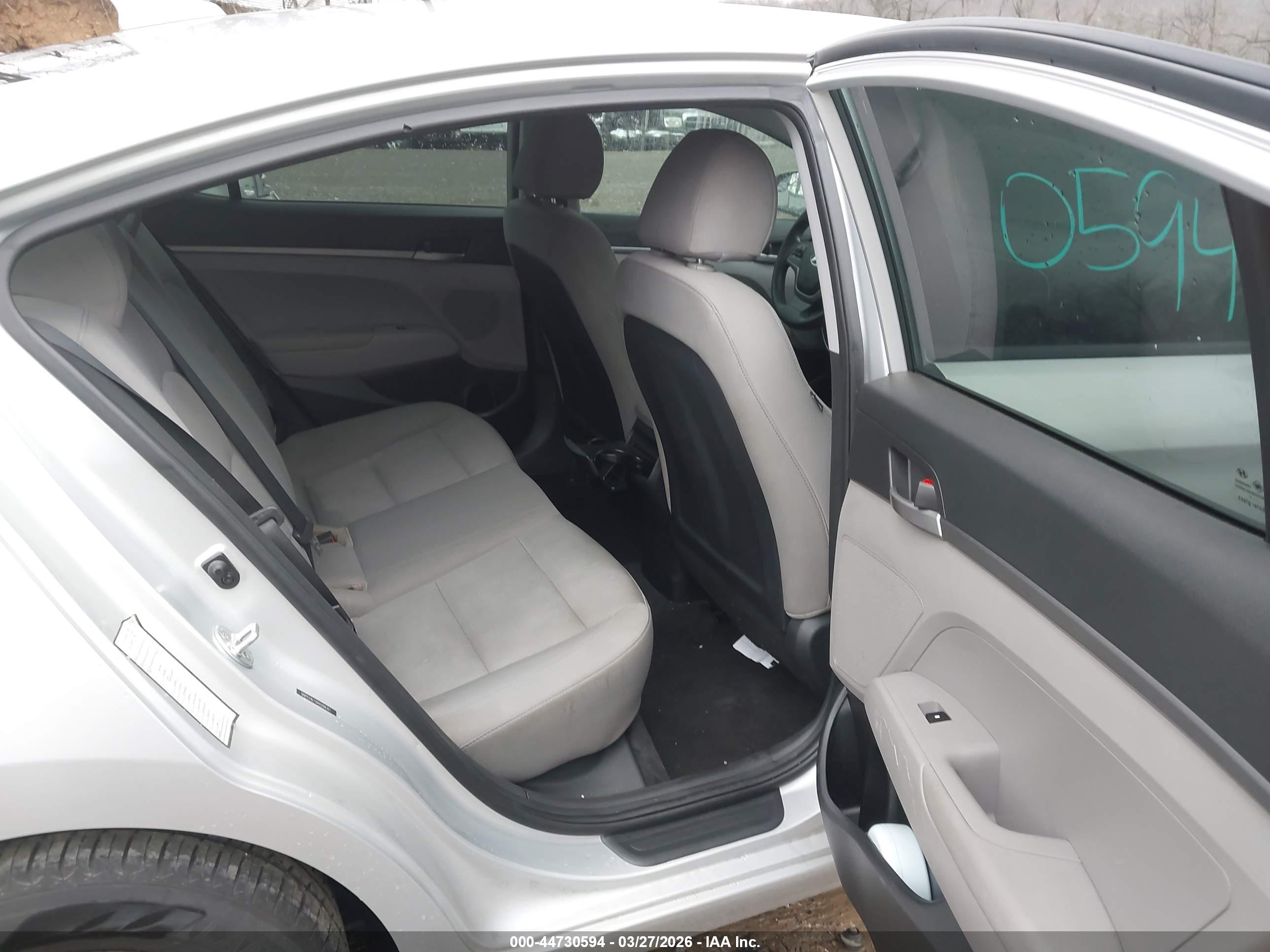 HYUNDAI ELANTRA image 8