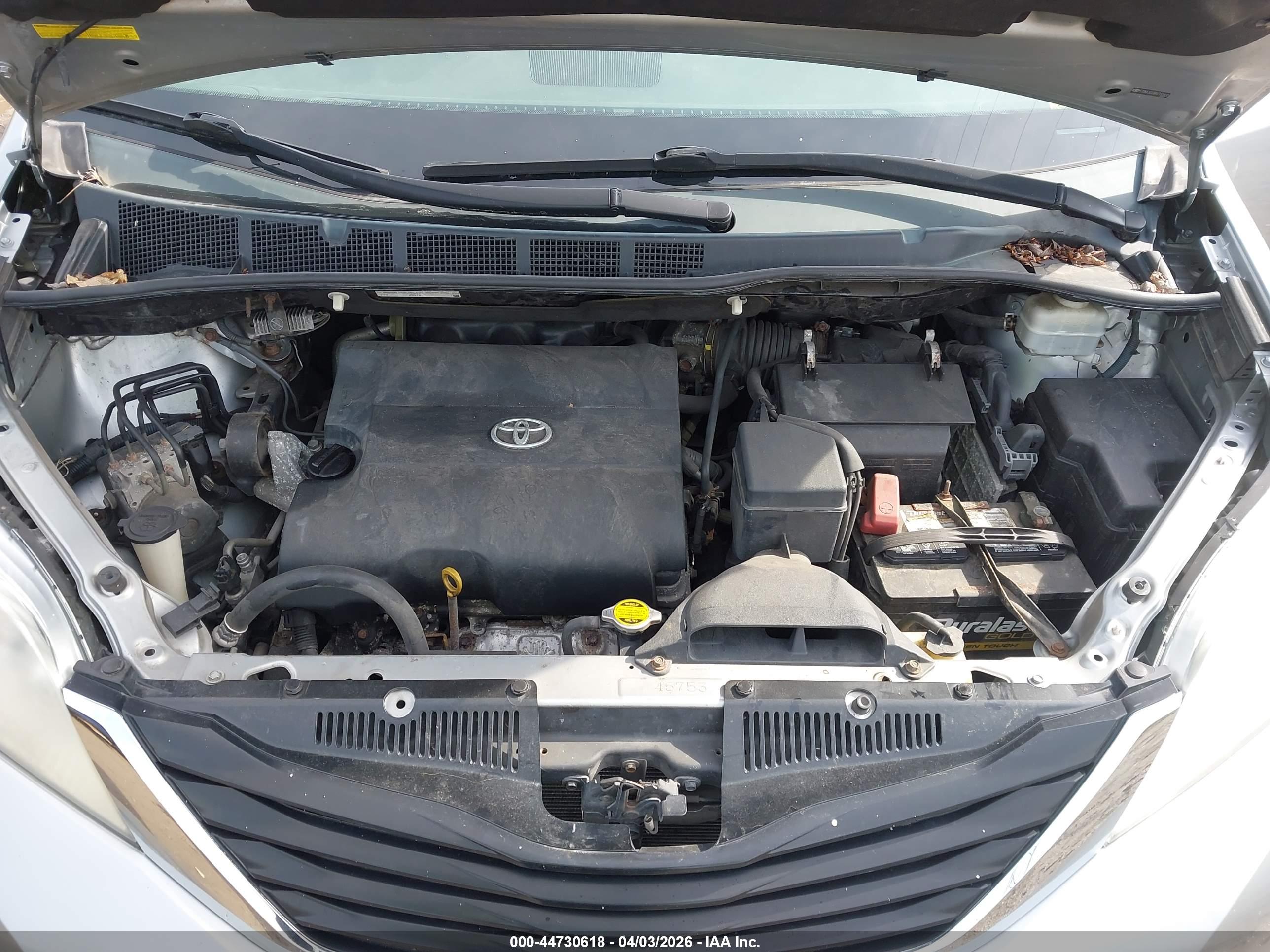 TOYOTA SIENNA image 10