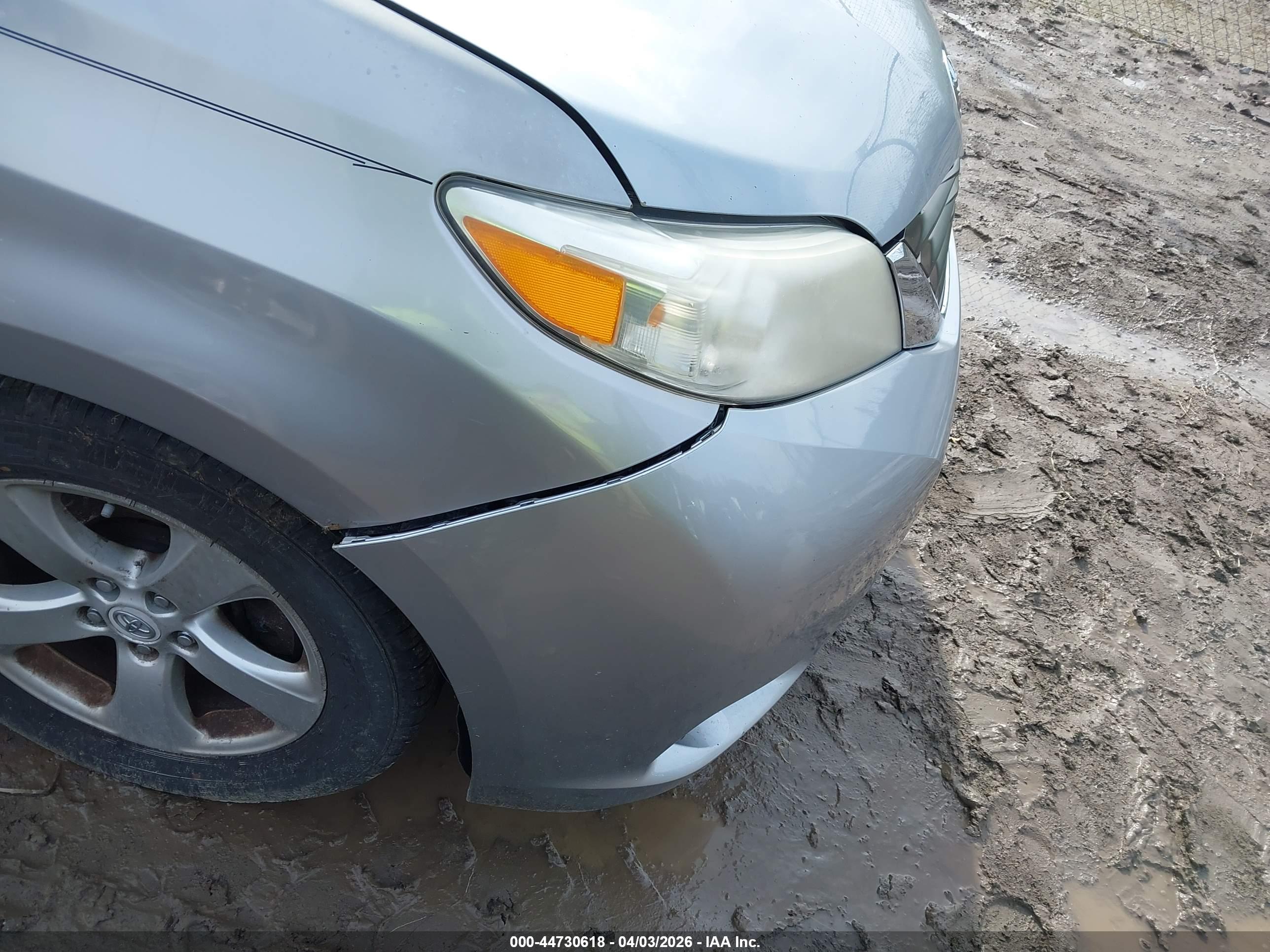 TOYOTA SIENNA image 6
