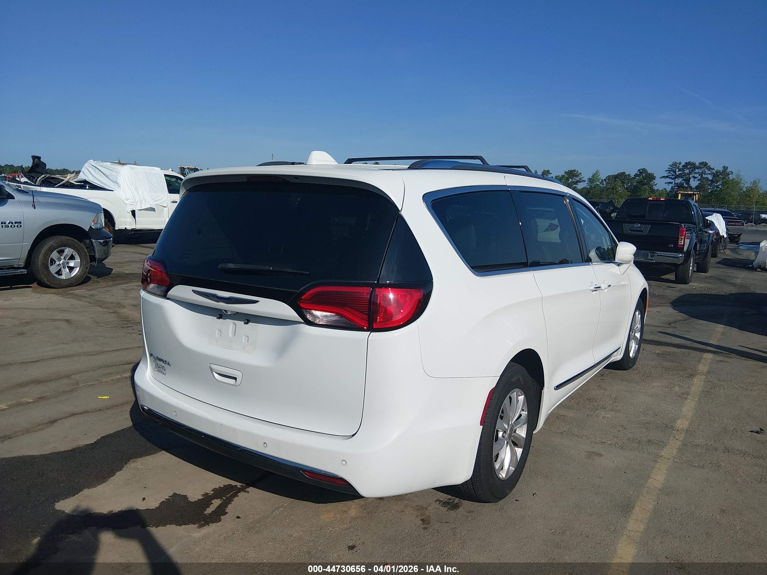 CHRYSLER PACIFICA image 4