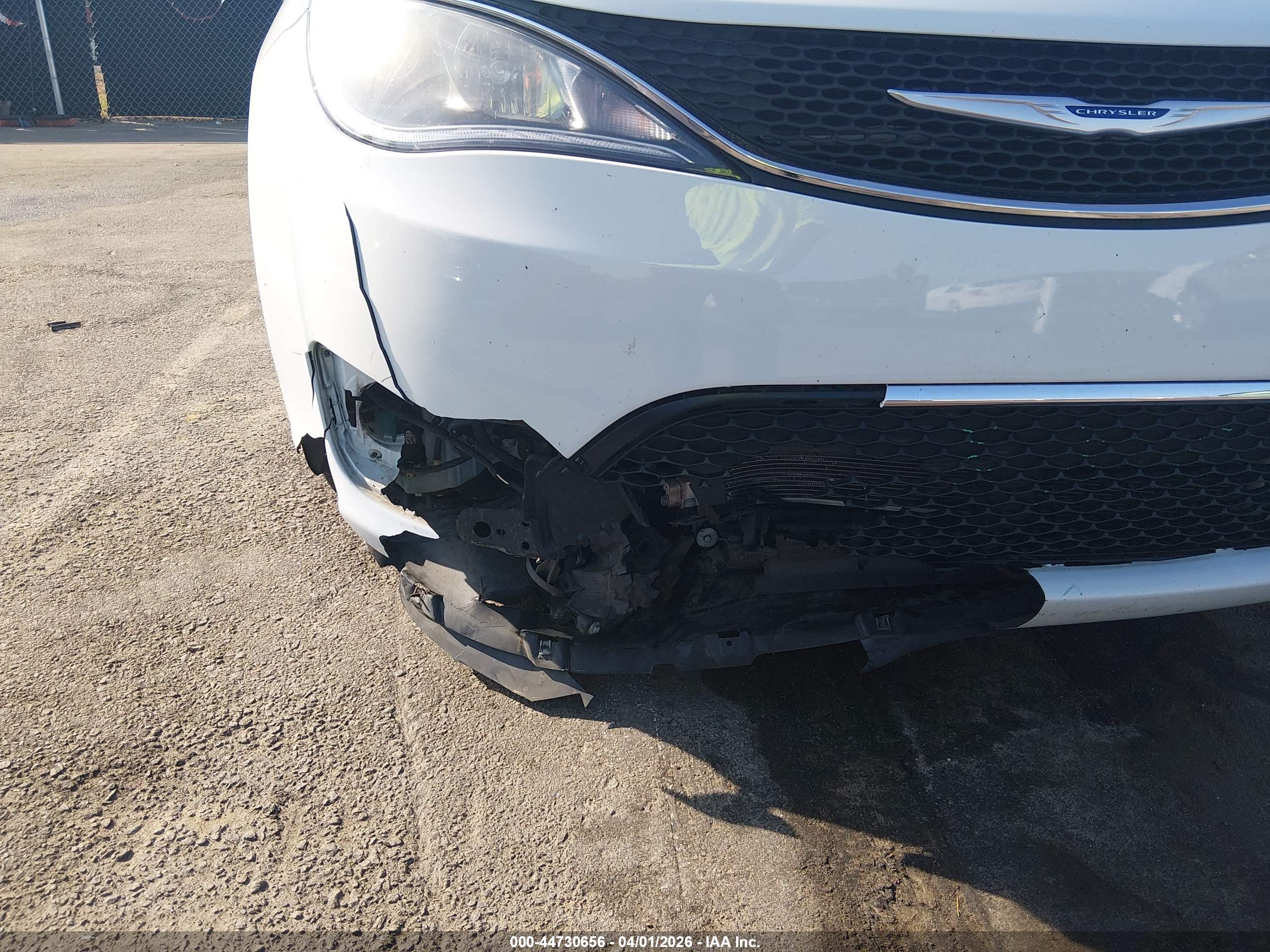 CHRYSLER PACIFICA image 6