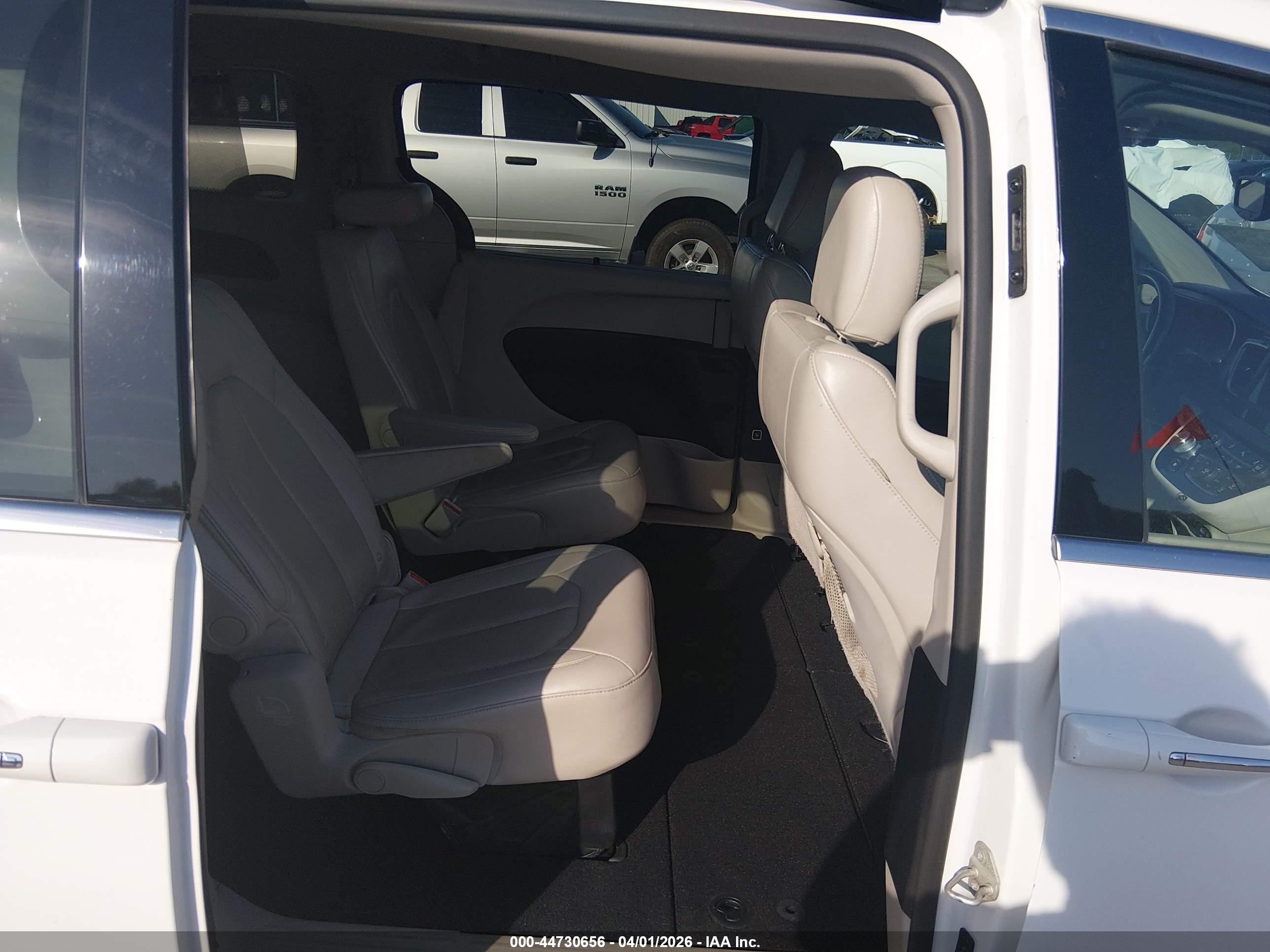 CHRYSLER PACIFICA image 8