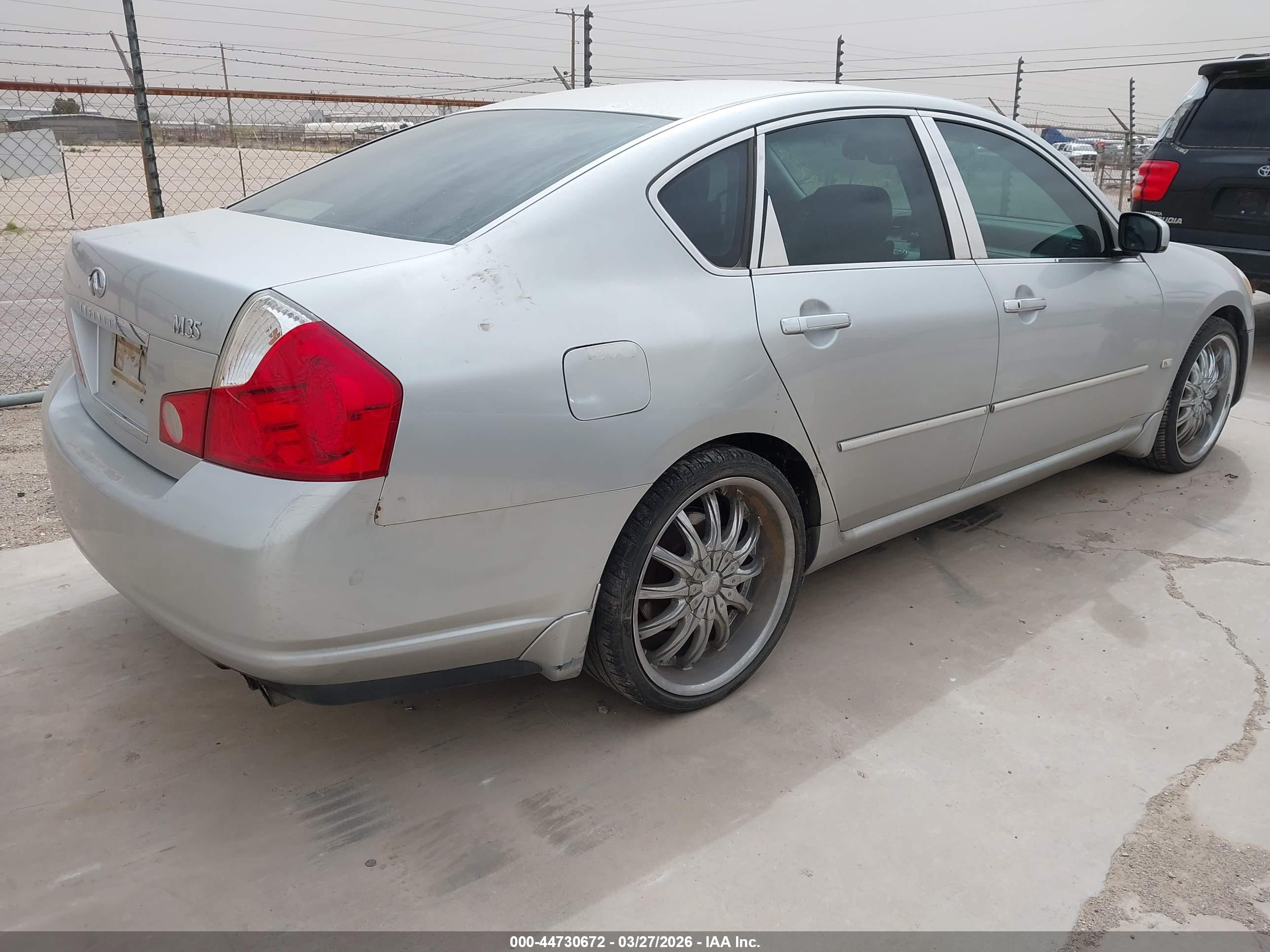 INFINITI M35 image 4