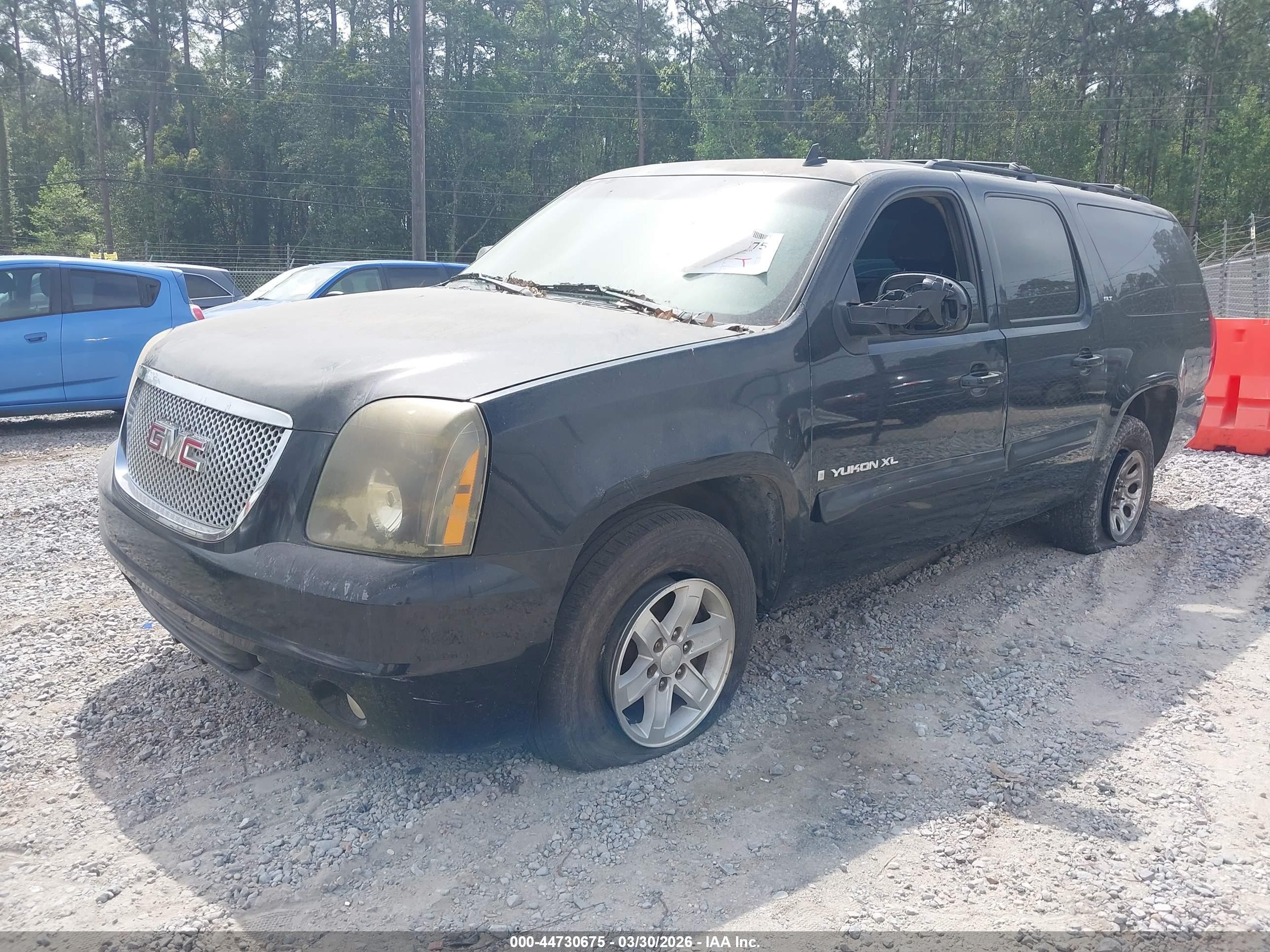 GMC YUKON image 2