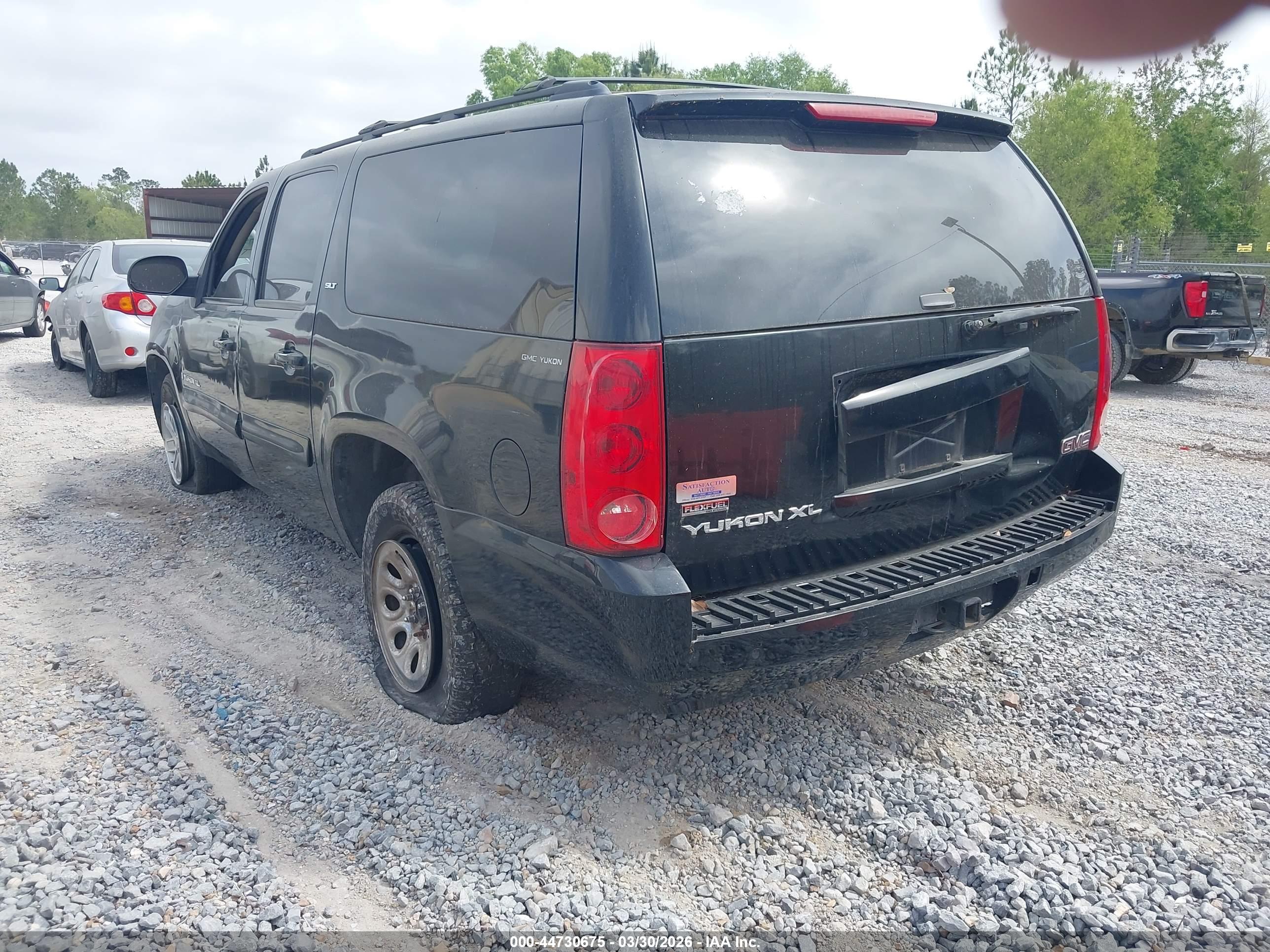 GMC YUKON image 3