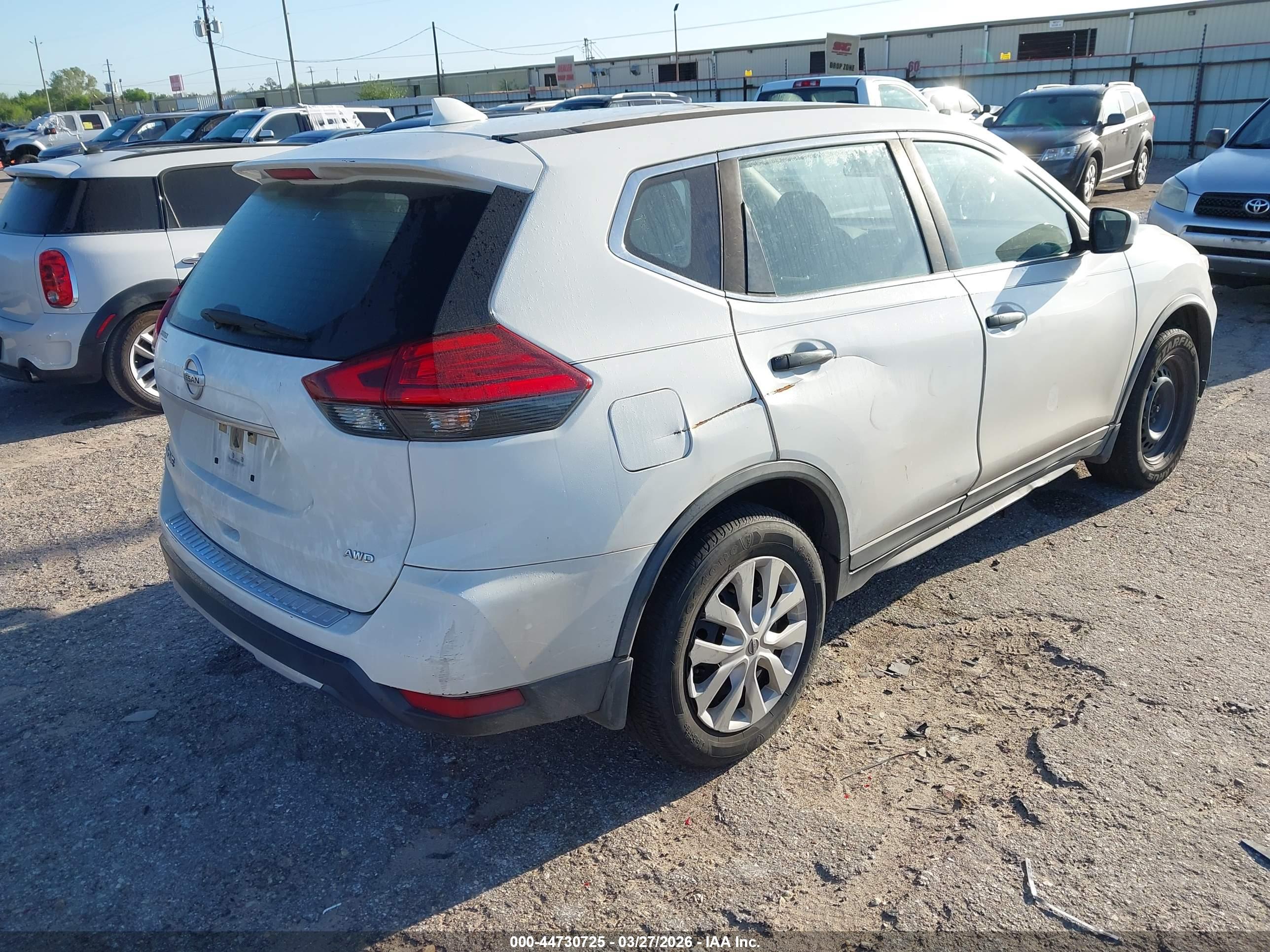 NISSAN ROGUE image 4