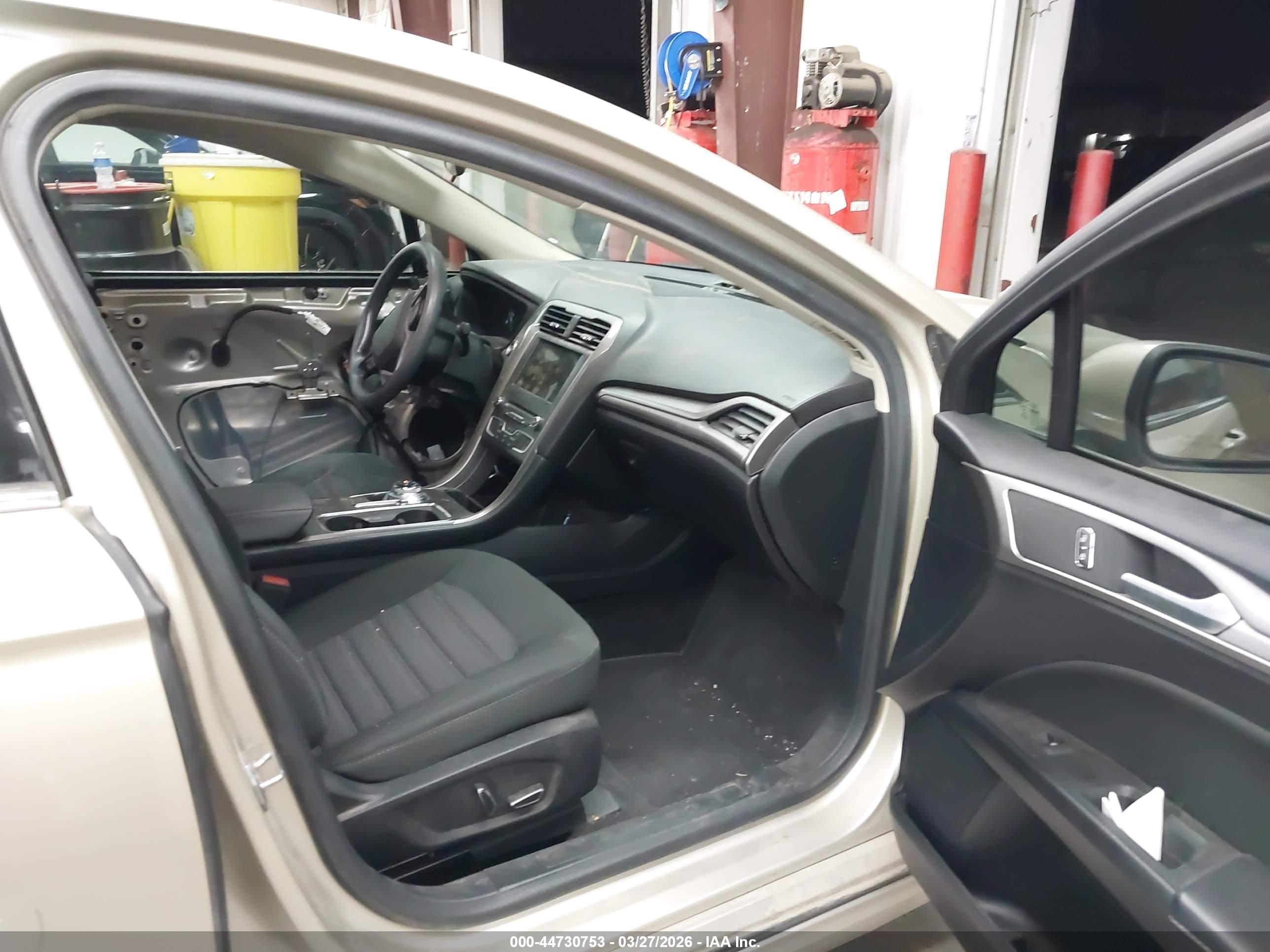 FORD FUSION image 5