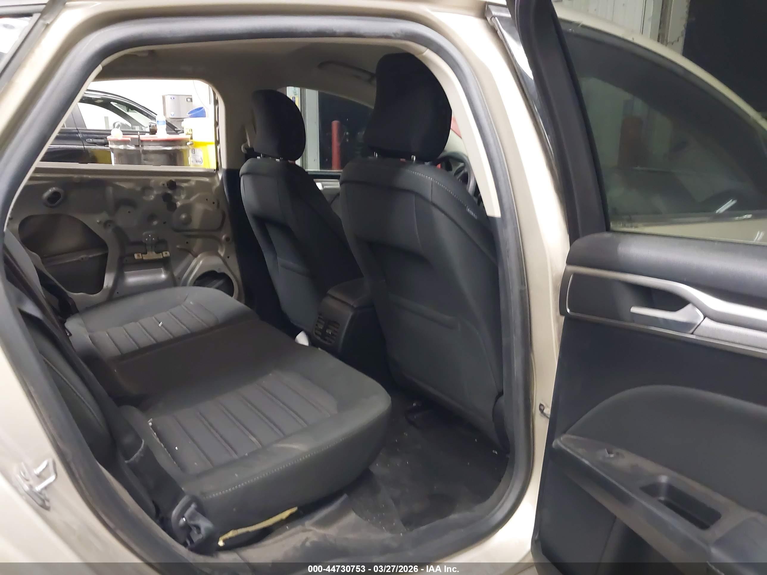 FORD FUSION image 8