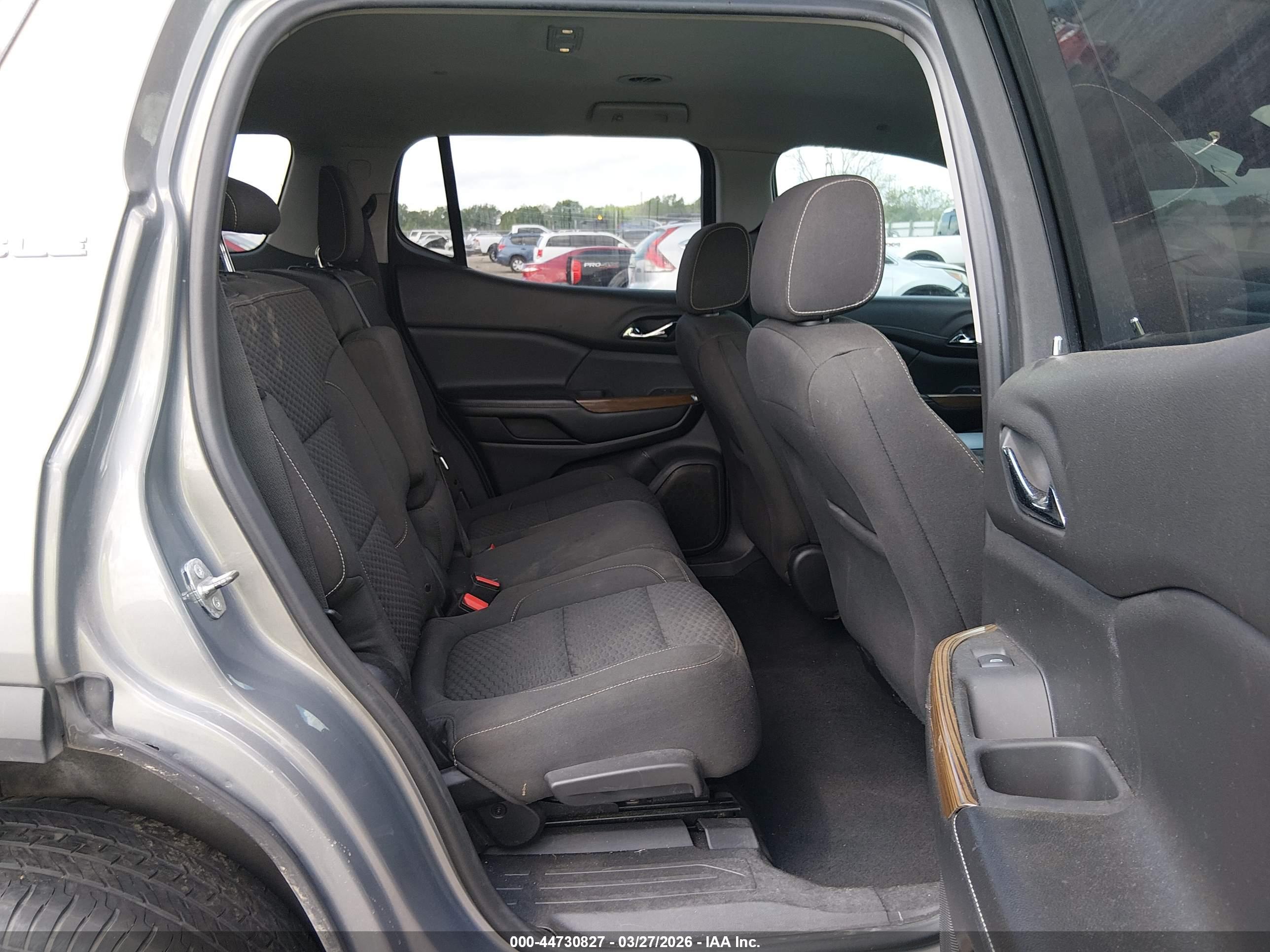 GMC ACADIA image 8