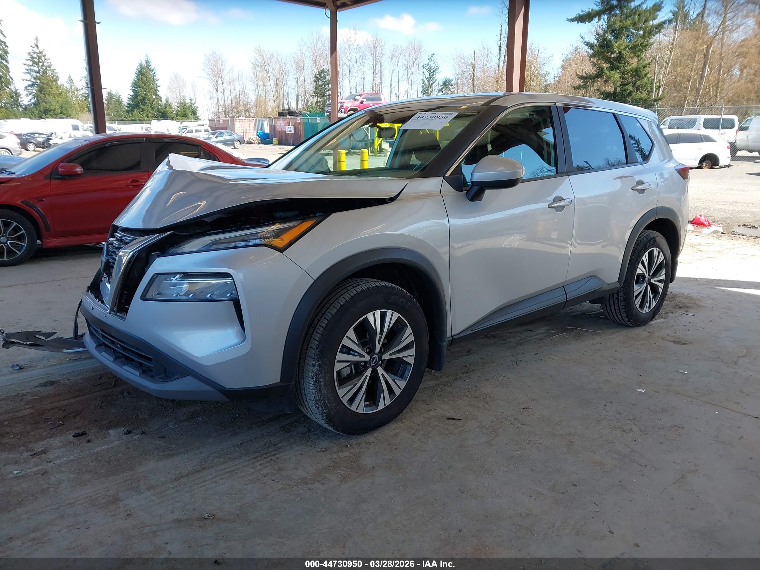 NISSAN ROGUE image 2