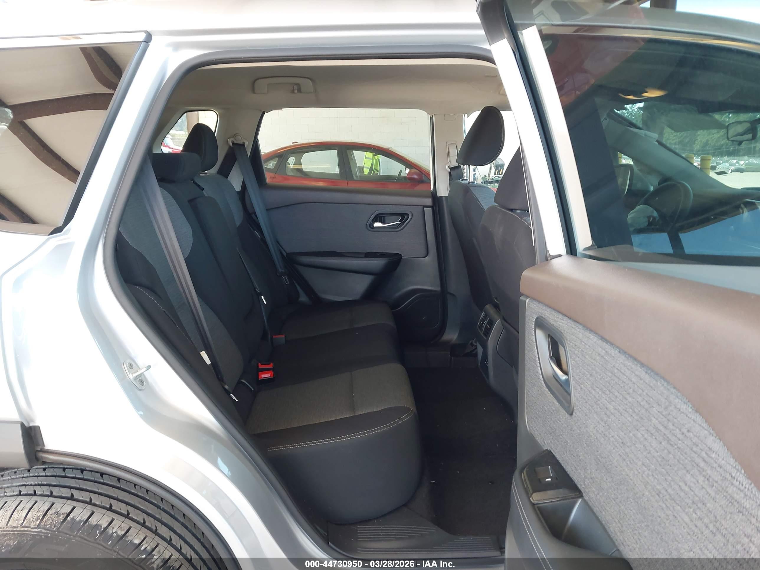NISSAN ROGUE image 8