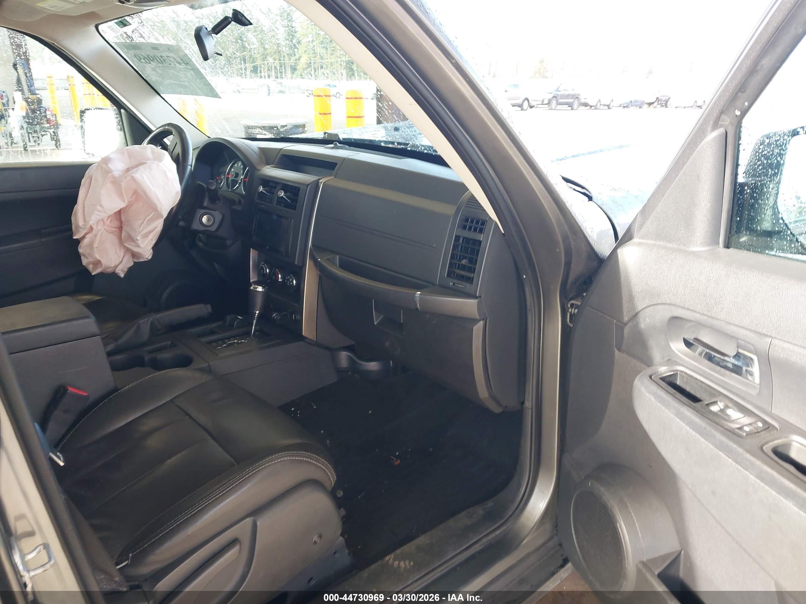 JEEP LIBERTY image 5