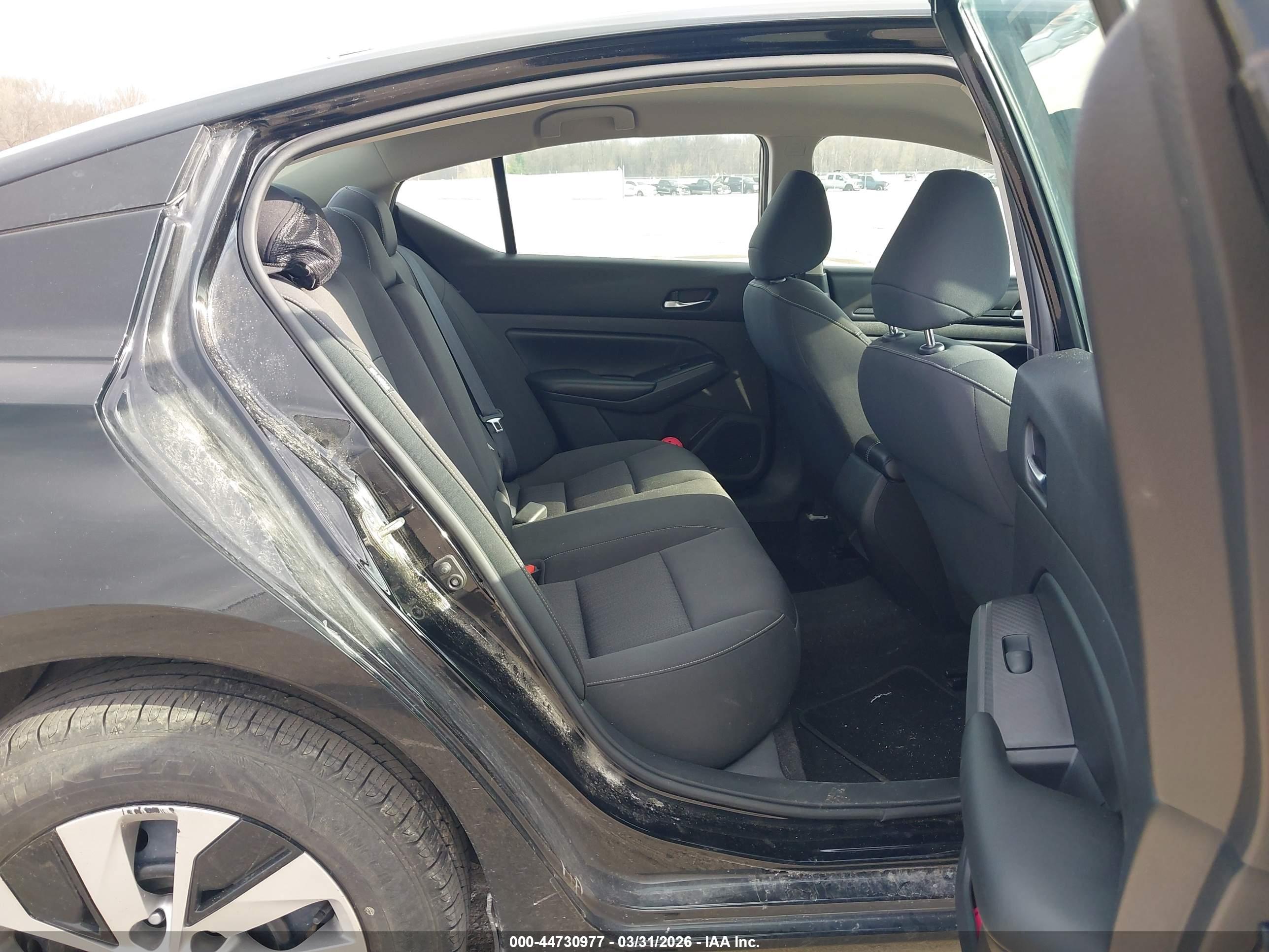 NISSAN ALTIMA image 8