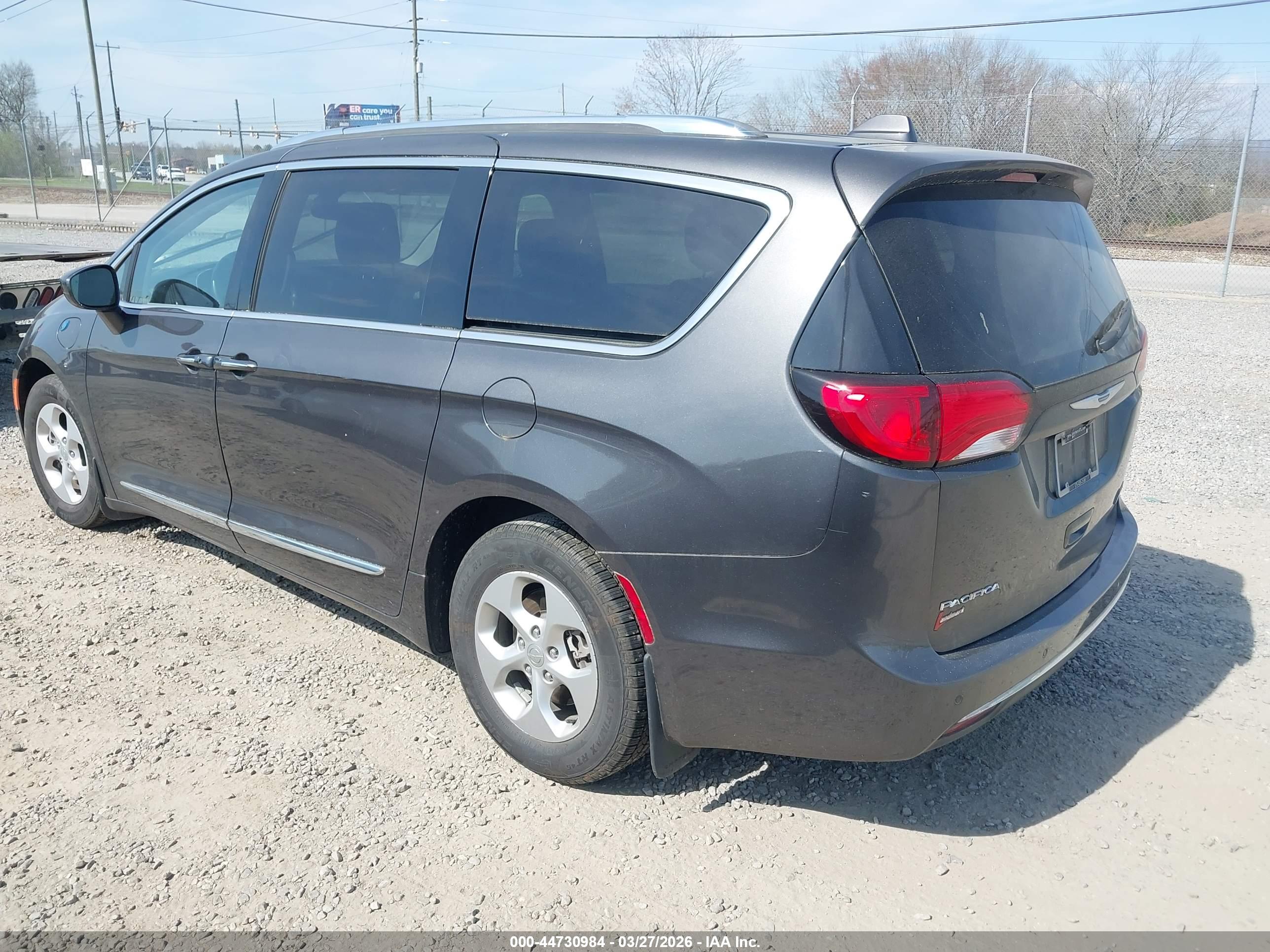 CHRYSLER PACIFICA image 3