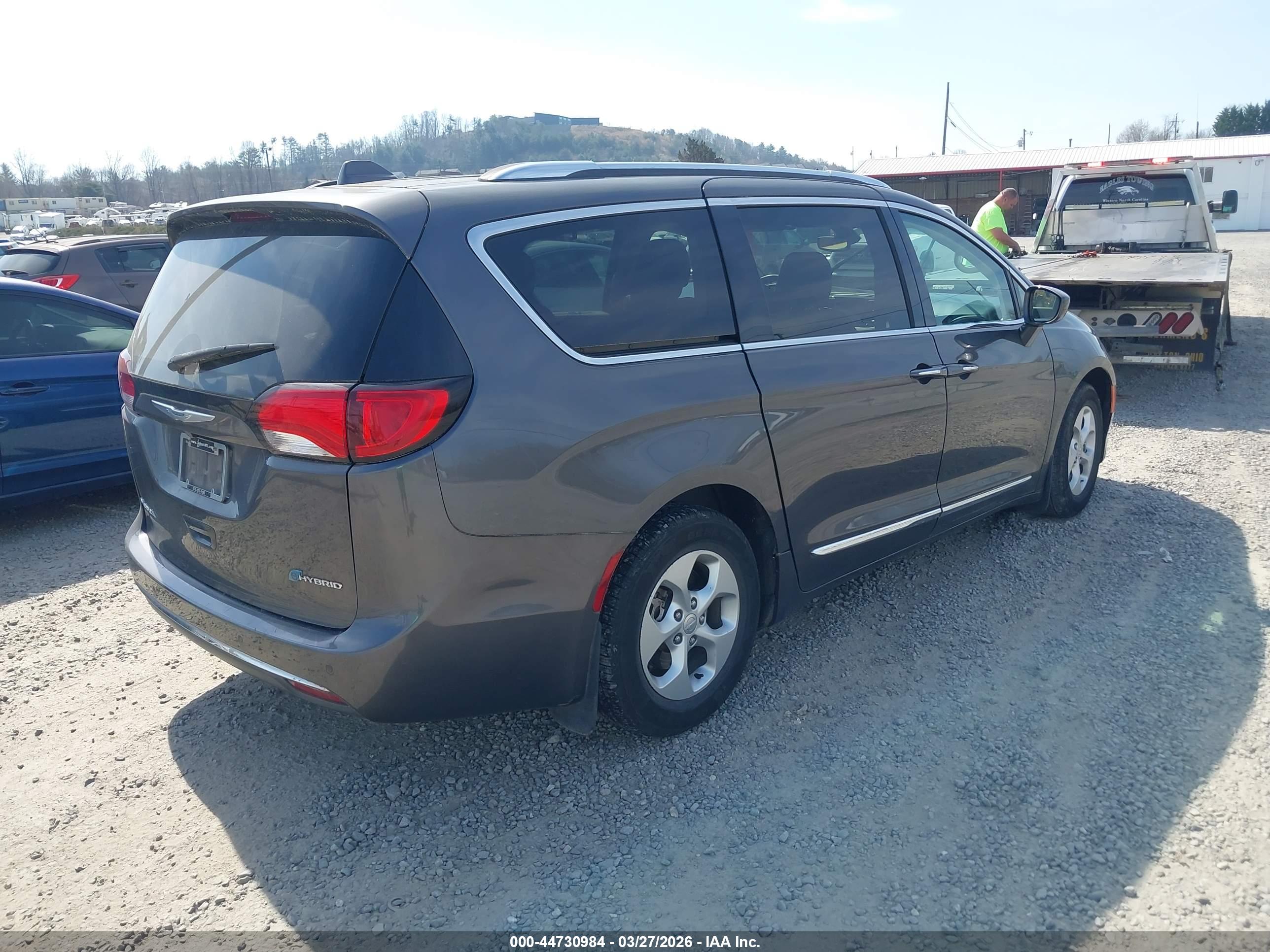 CHRYSLER PACIFICA image 4