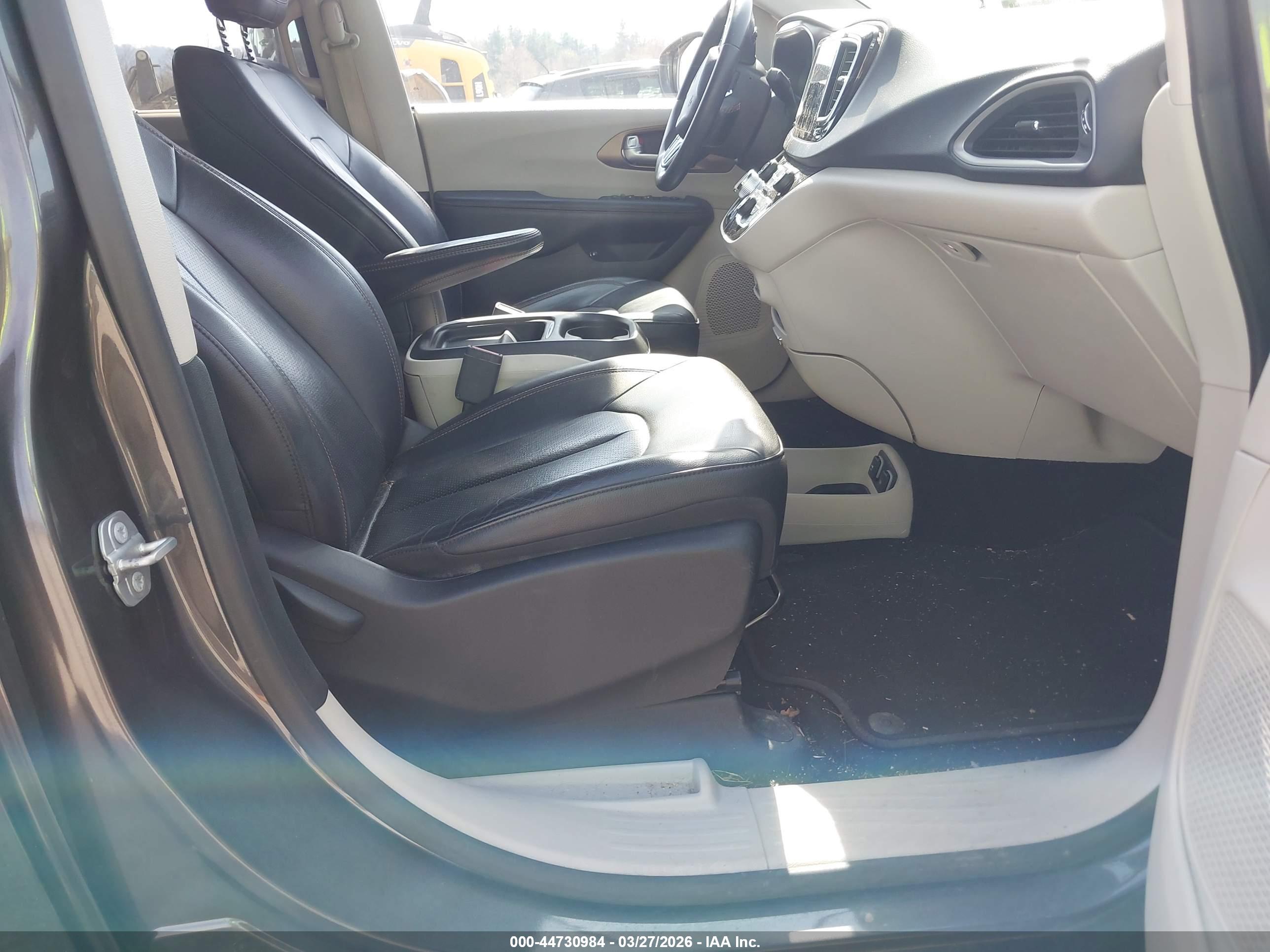 CHRYSLER PACIFICA image 5