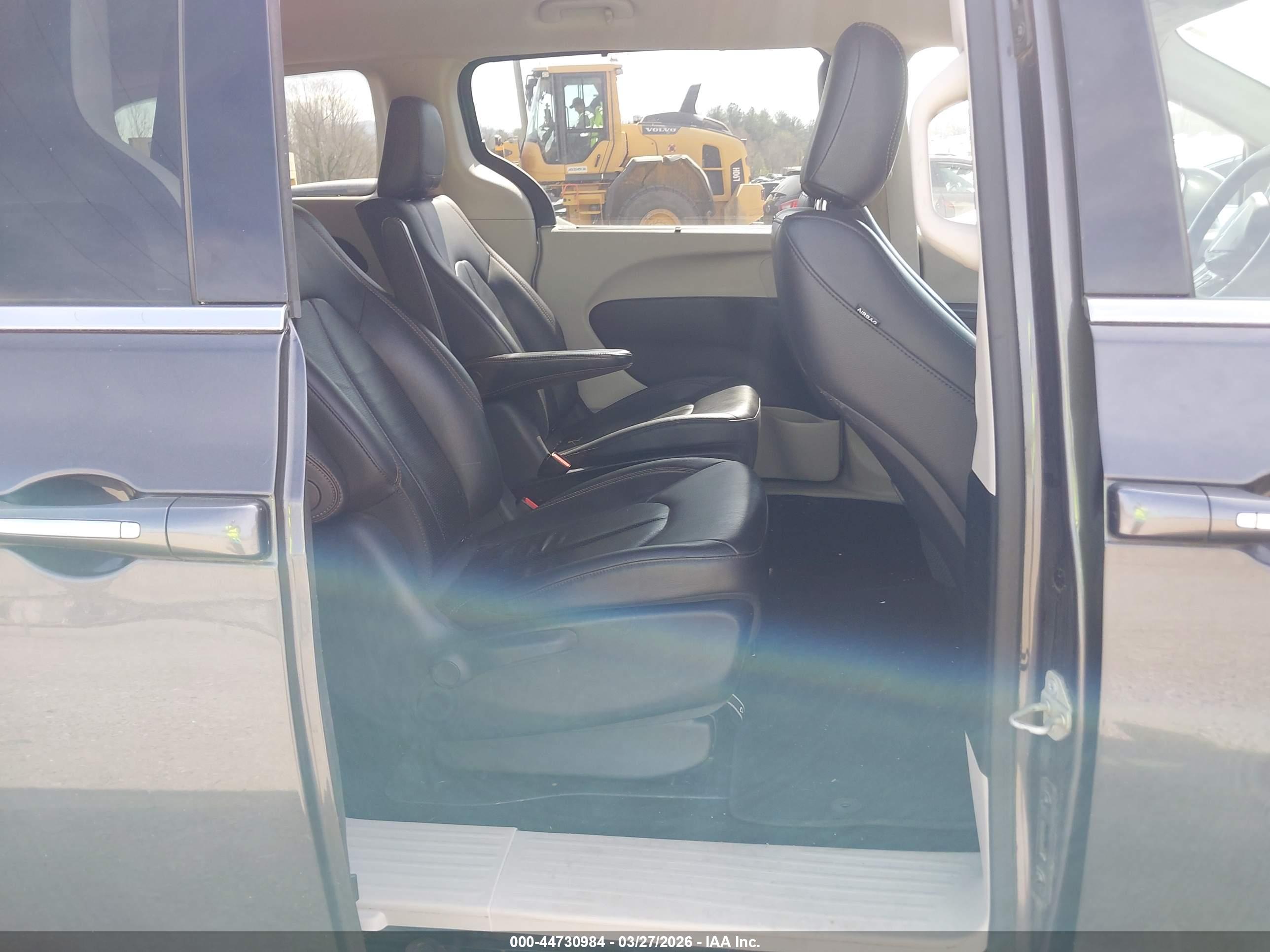 CHRYSLER PACIFICA image 8