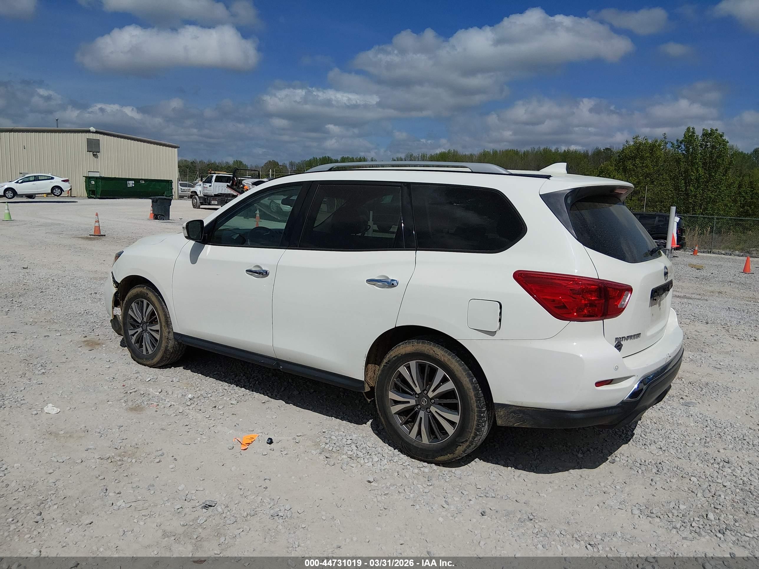 NISSAN PATHFINDER image 3