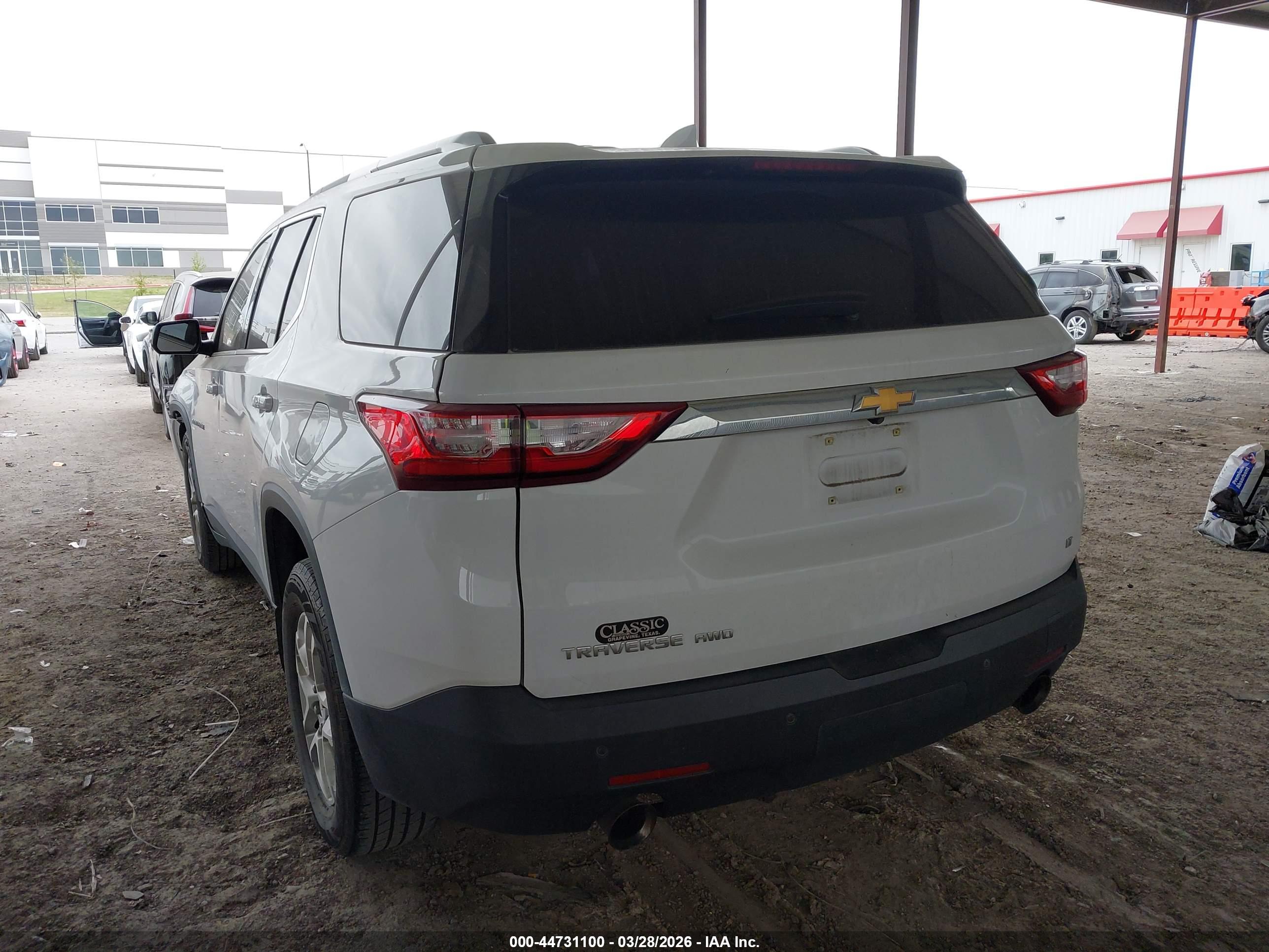 CHEVROLET TRAVERSE image 3