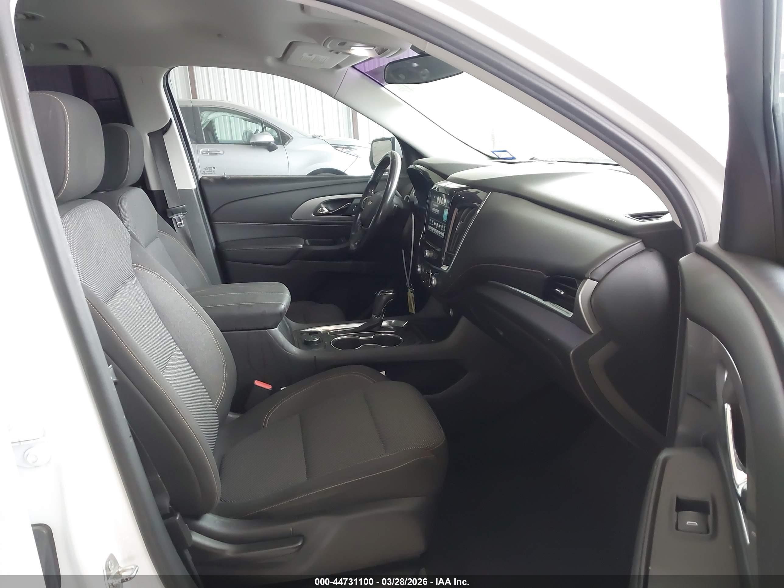 CHEVROLET TRAVERSE image 5