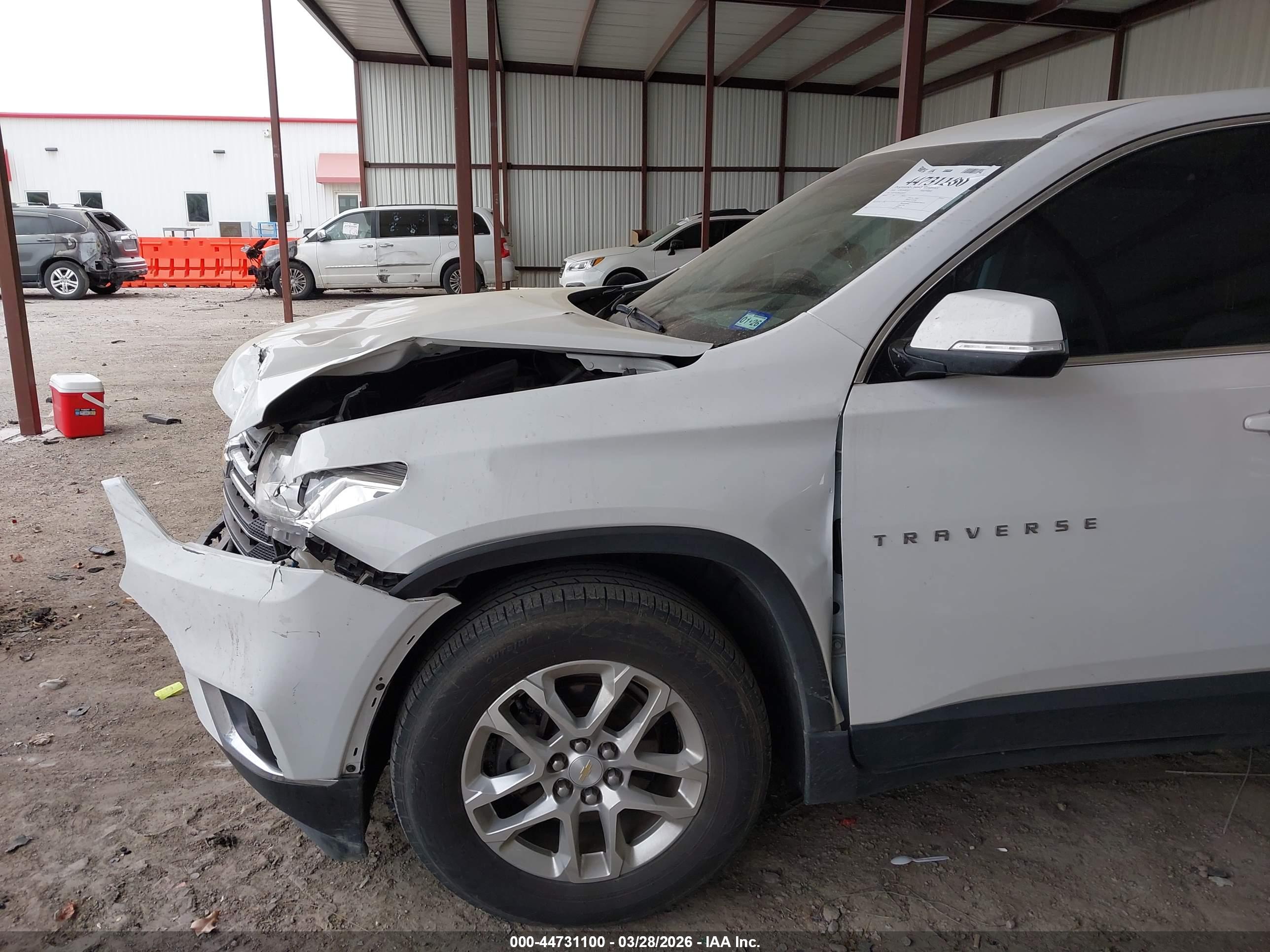 CHEVROLET TRAVERSE image 6