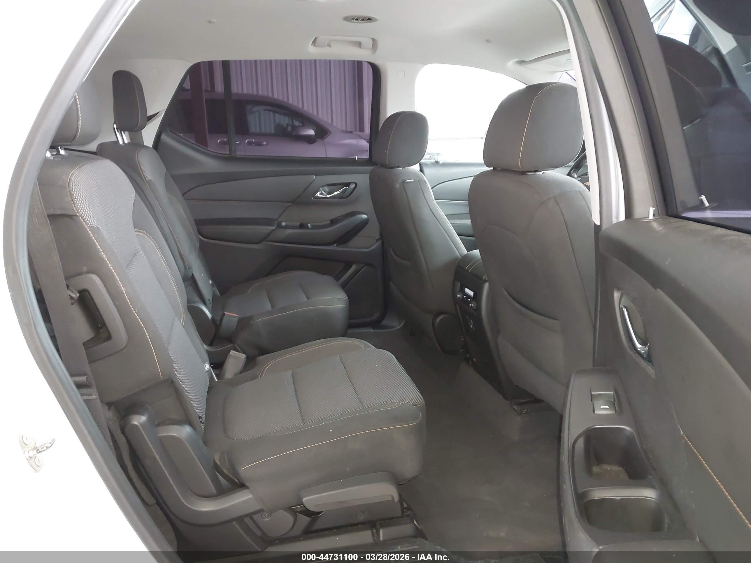 CHEVROLET TRAVERSE image 8