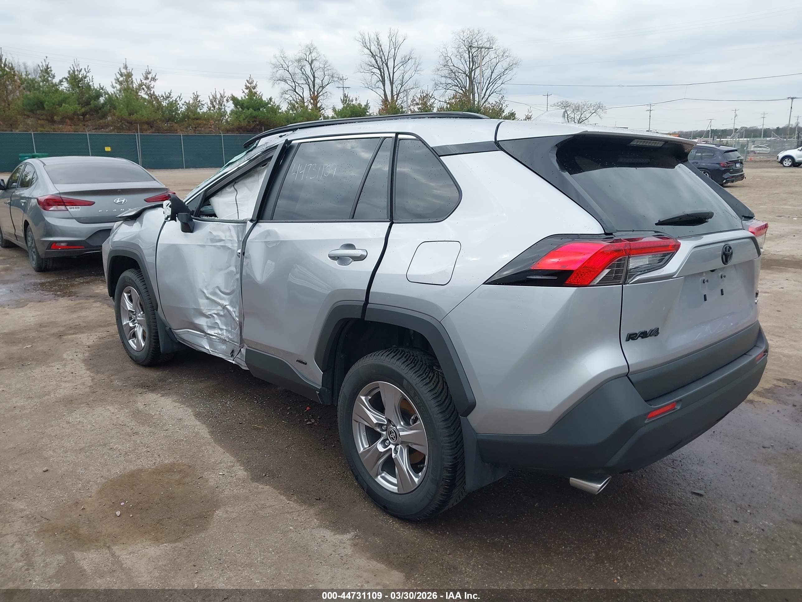TOYOTA RAV4 image 3