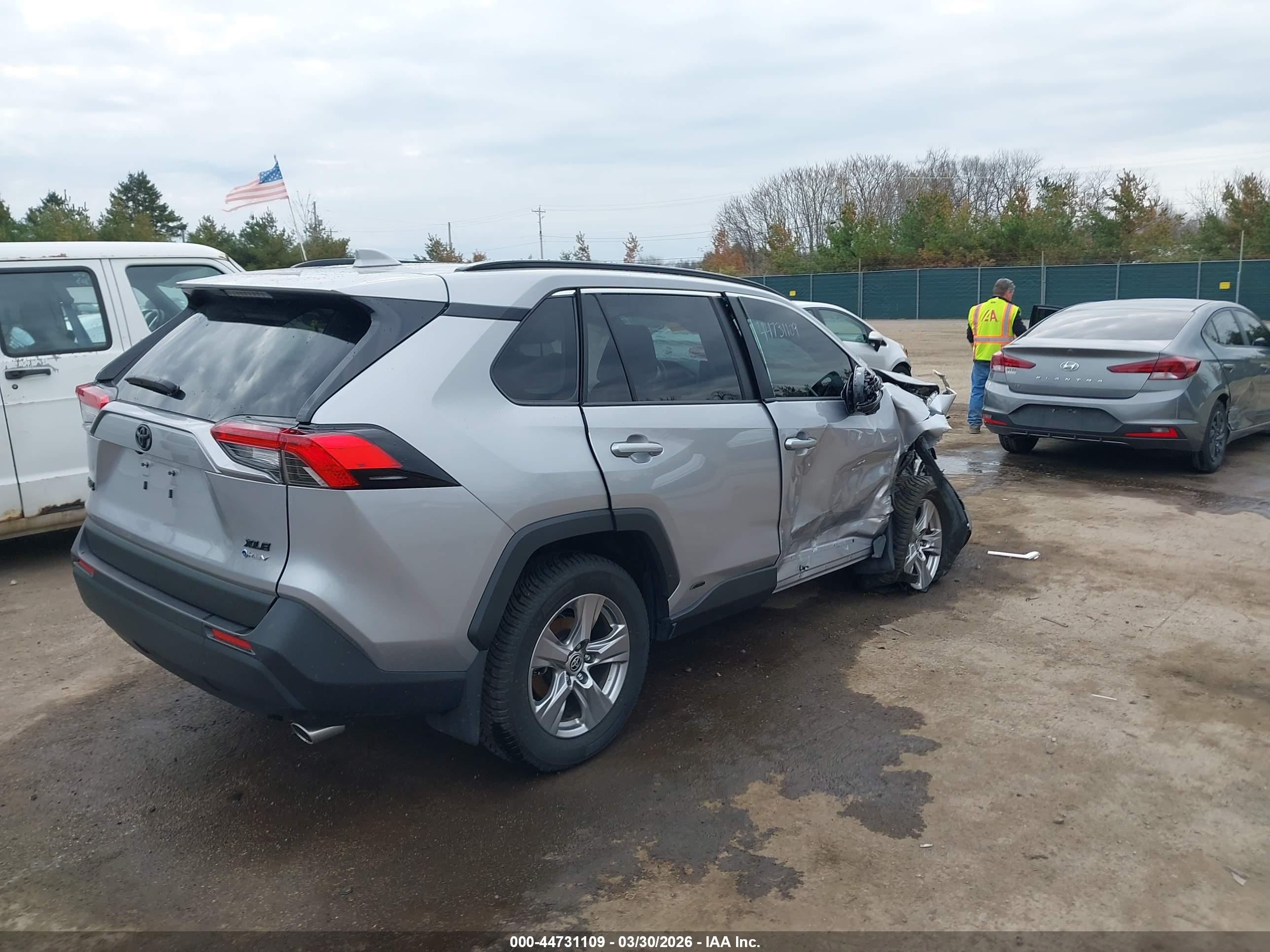 TOYOTA RAV4 image 4