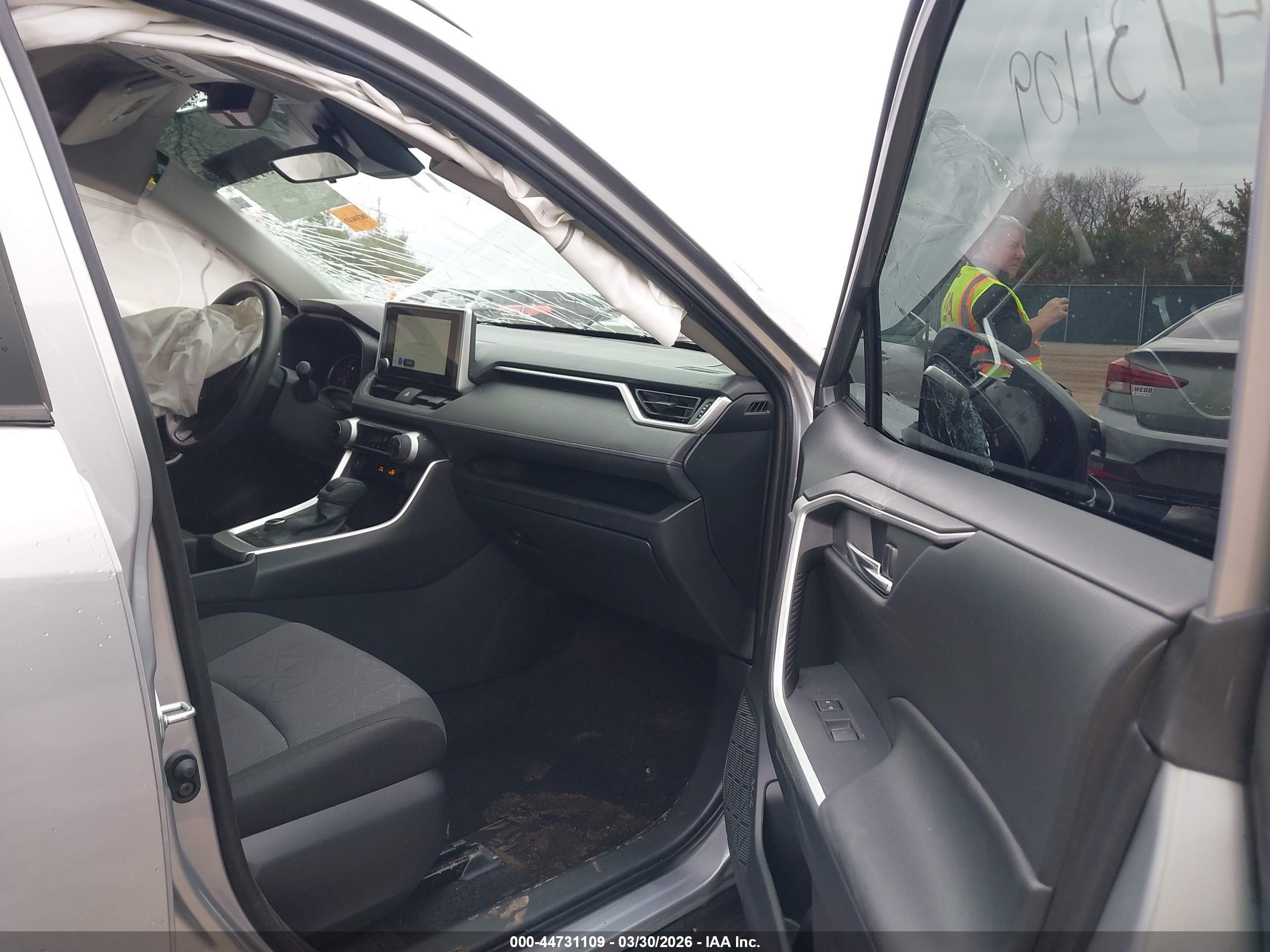 TOYOTA RAV4 image 5