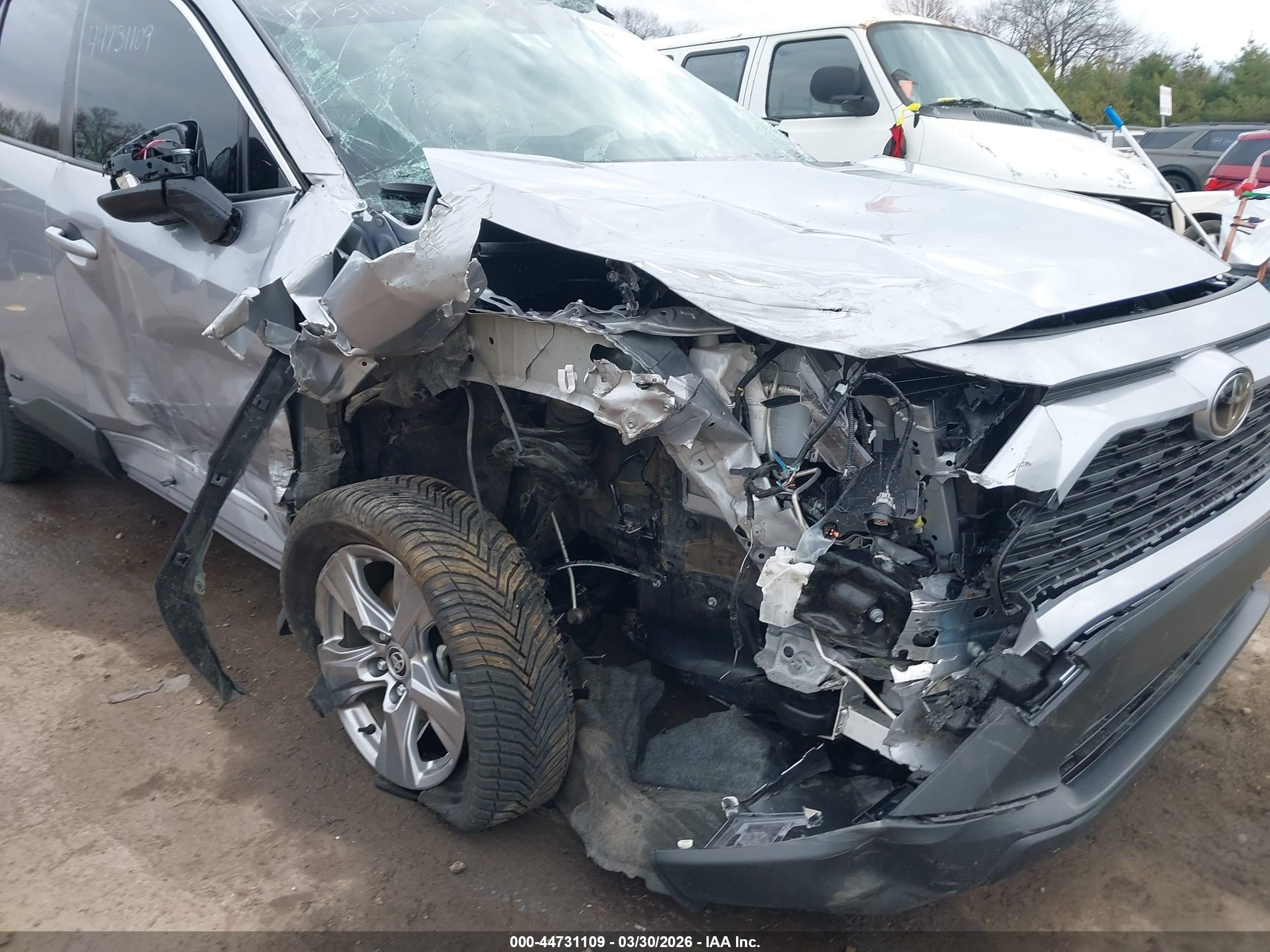 TOYOTA RAV4 image 6